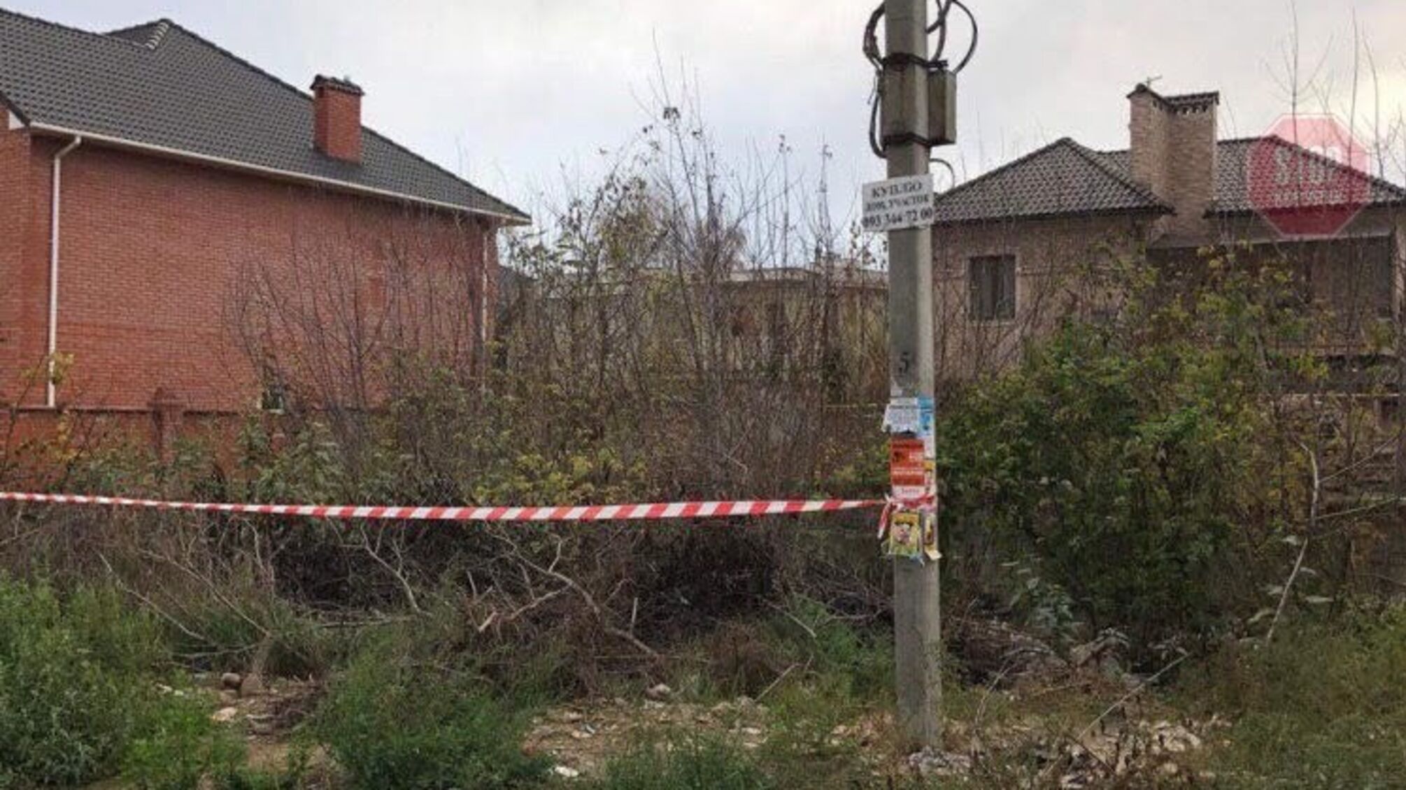 В Одесі на пустирі знайшли задушену жінку (фото, відео)