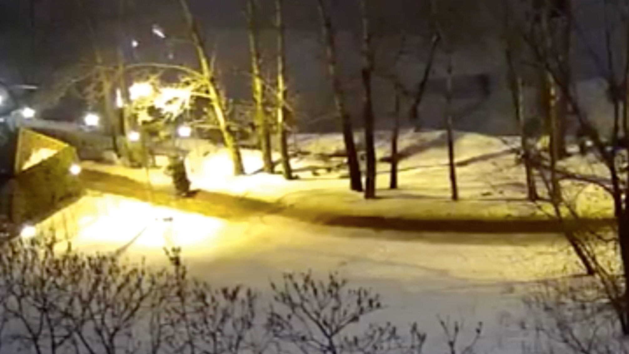 Дивились, як тонула, і знімали на смартфони: у Запорізькій області через байдужість дорослих дитина ледь не загинула під кригою