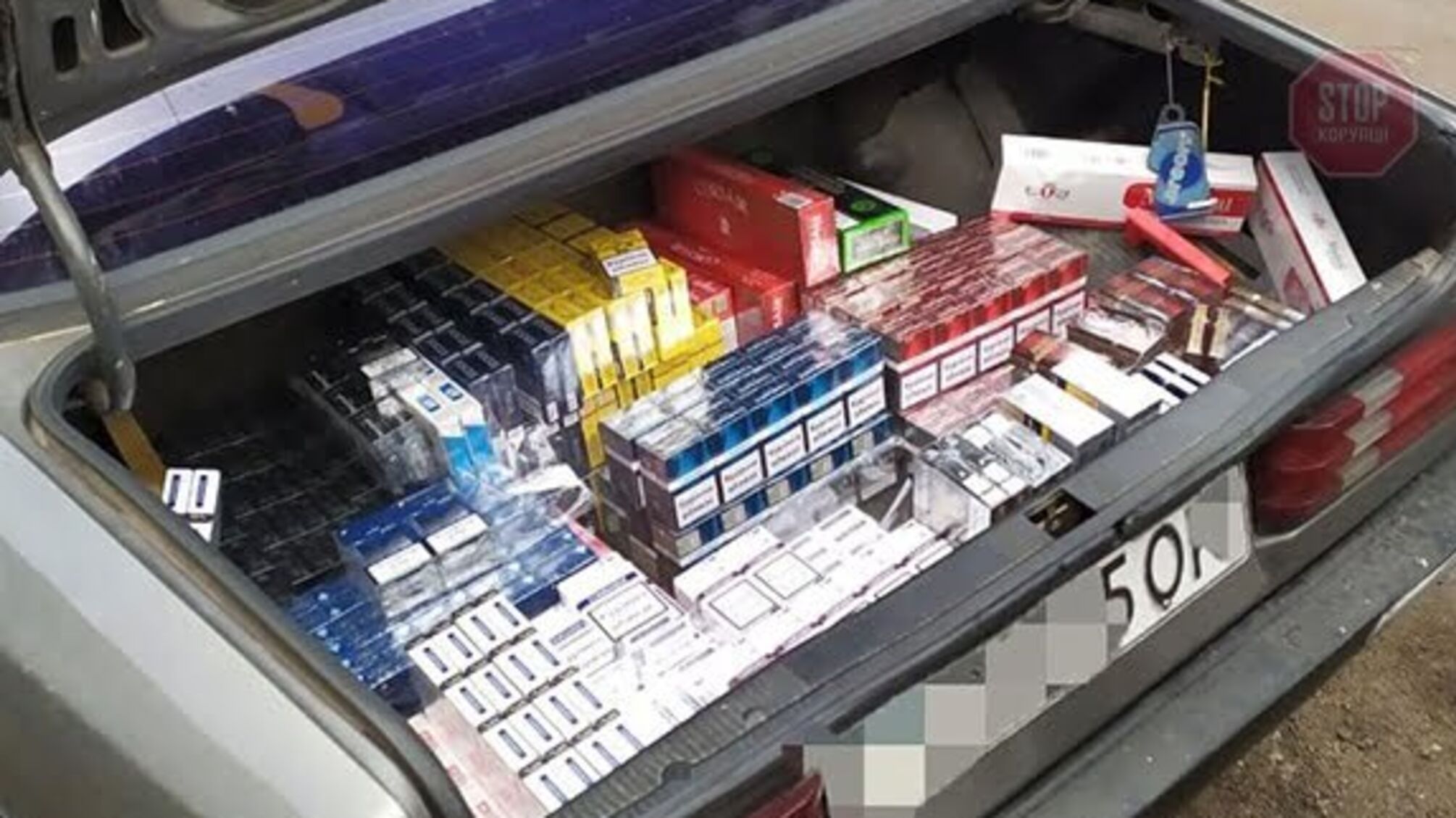3000 безакцизних сигарет: у Кривому Розі поліція проводить перевірки (фото)