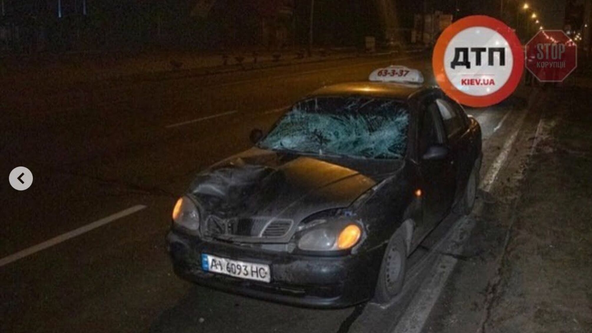 У столиці вночі чоловік потрапив під колеса таксі (фото)