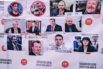 Очільник ФФУ Павелко, який вкрав мільйон доларів, ''засвітився'' на стіні корупції в Києві (фото)