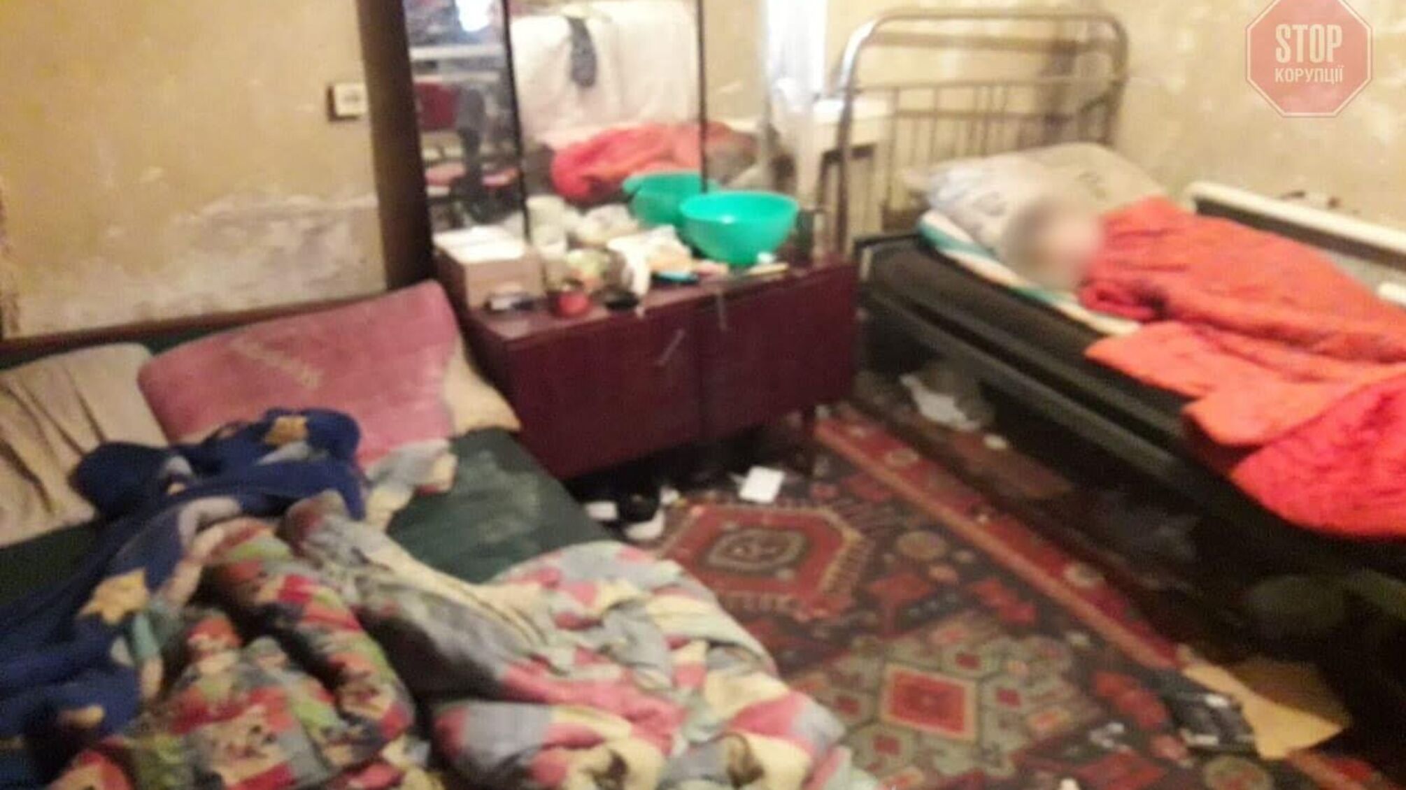 На Харківщині правоохоронці відібрали дітей від сім’ї через неналежні умови (фото)