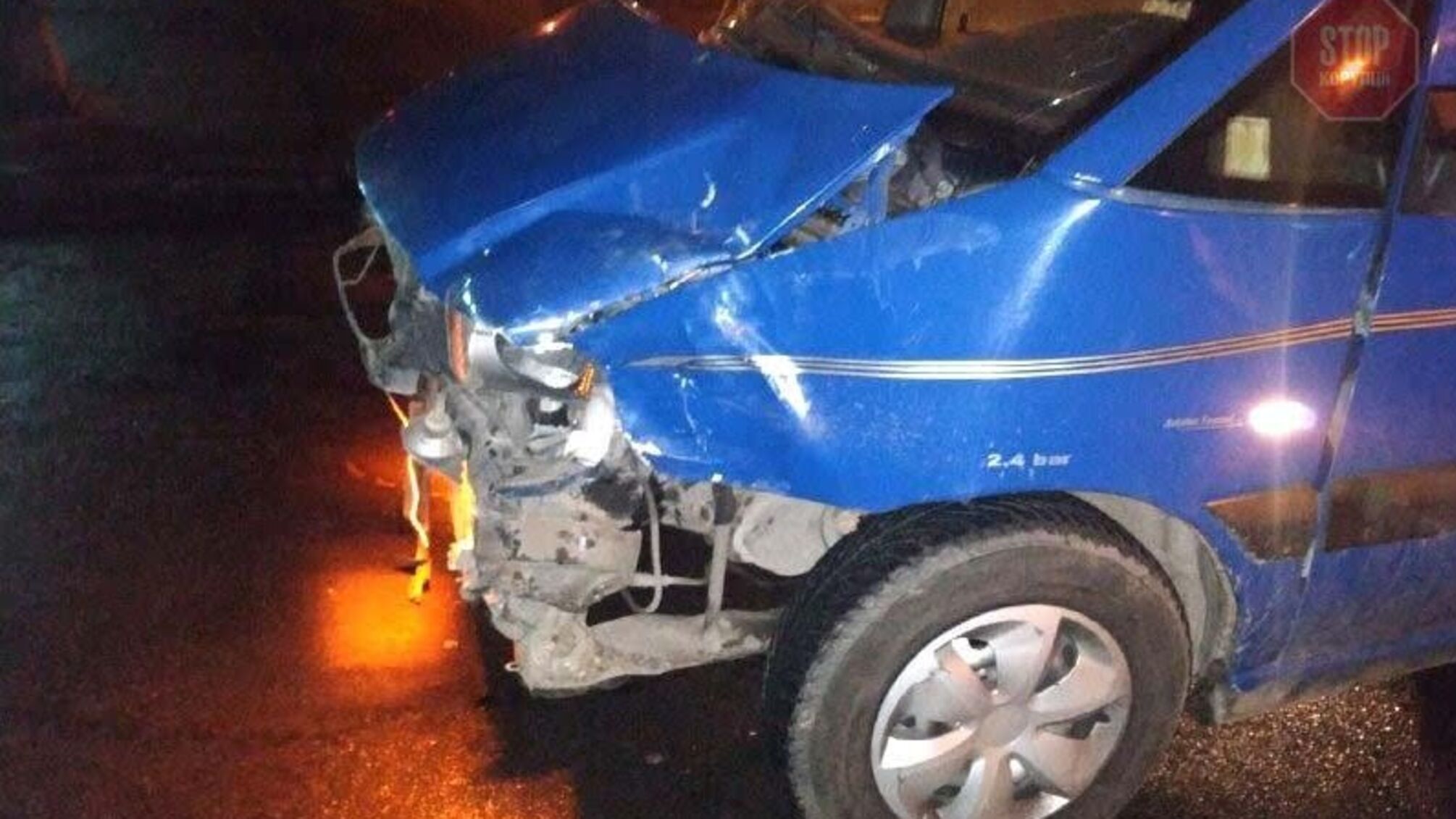 У Рівному чоловік викрав мікроавтобус та вчинив ДТП (фото)