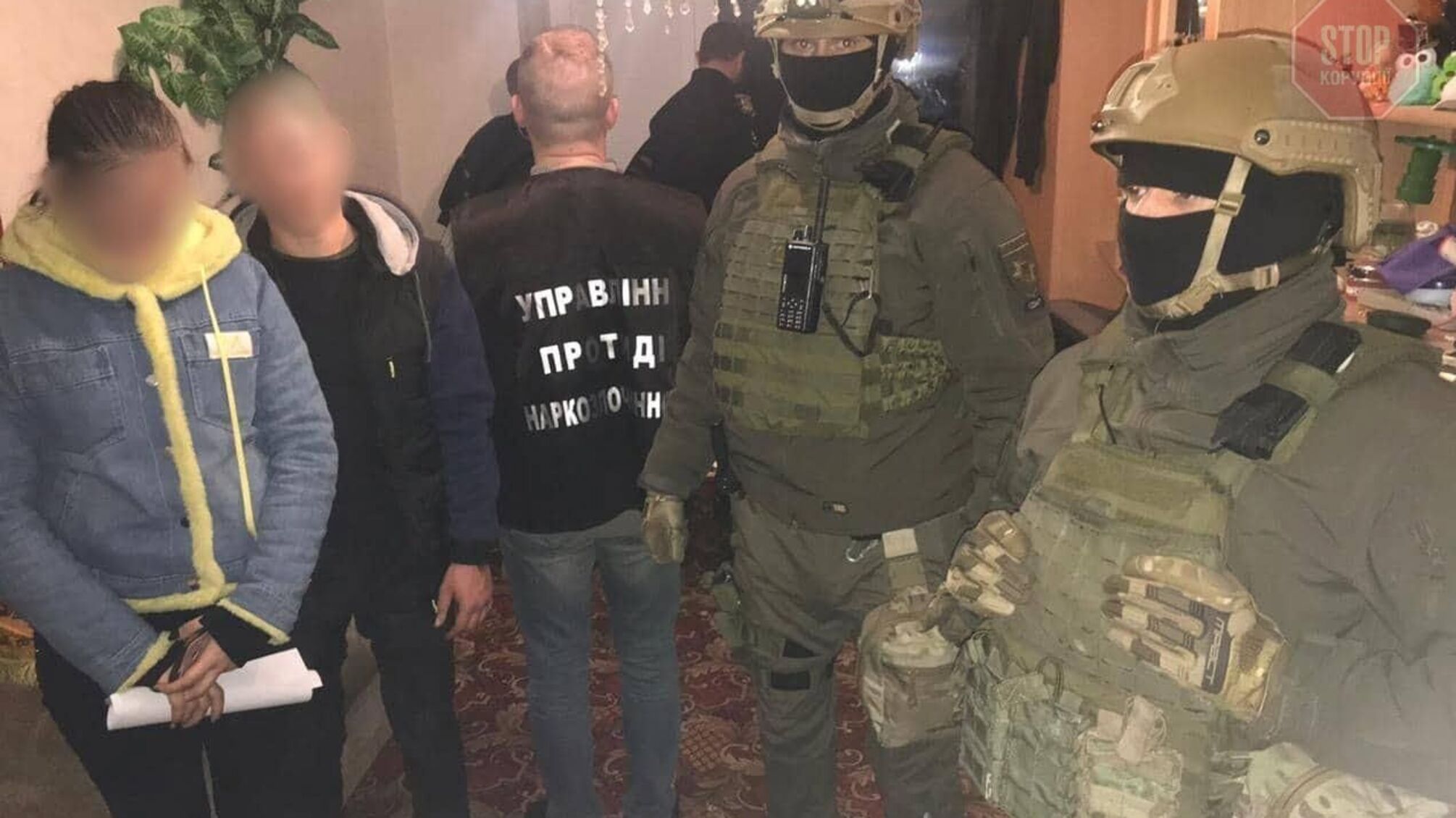 Розповсюджували “важкі” наркотики: на Луганщині правоохоронці затримали групу наркодилерів (фото)