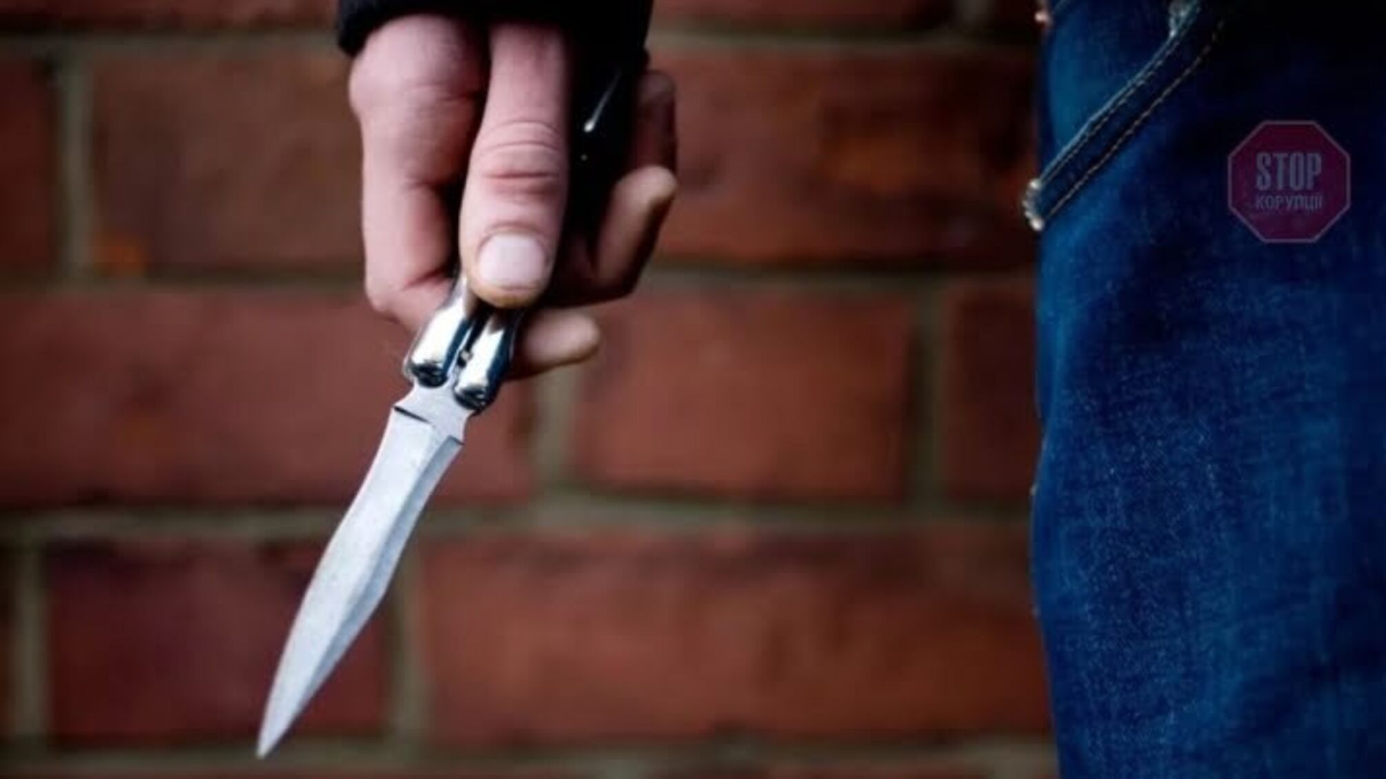 У Дніпрі чоловік з ножем напав на дівчину-підлітка і забрав у неї сто гривень (фото)
