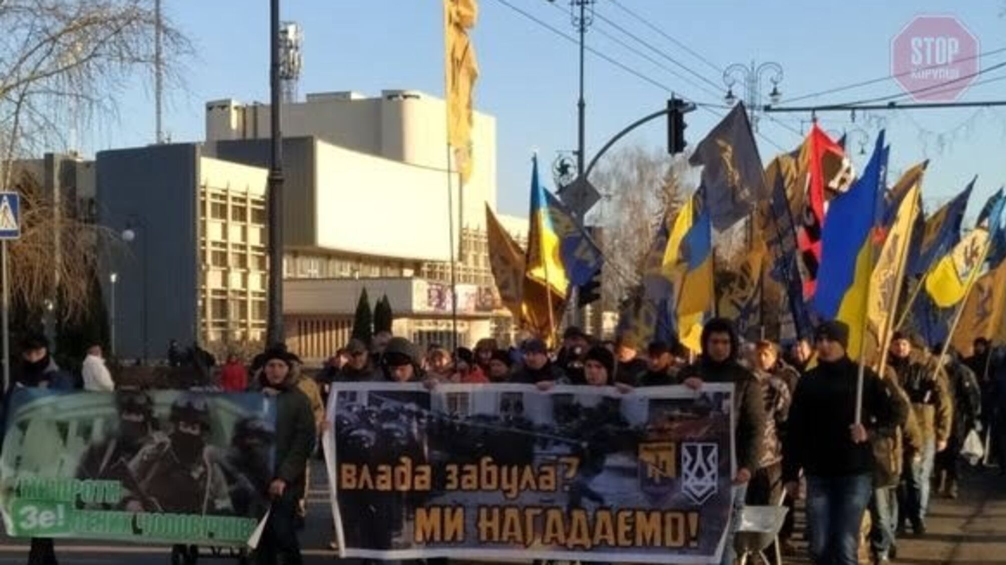 У Черкасах влаштували марш проти зелених чоловічків та висунули вимоги президенту