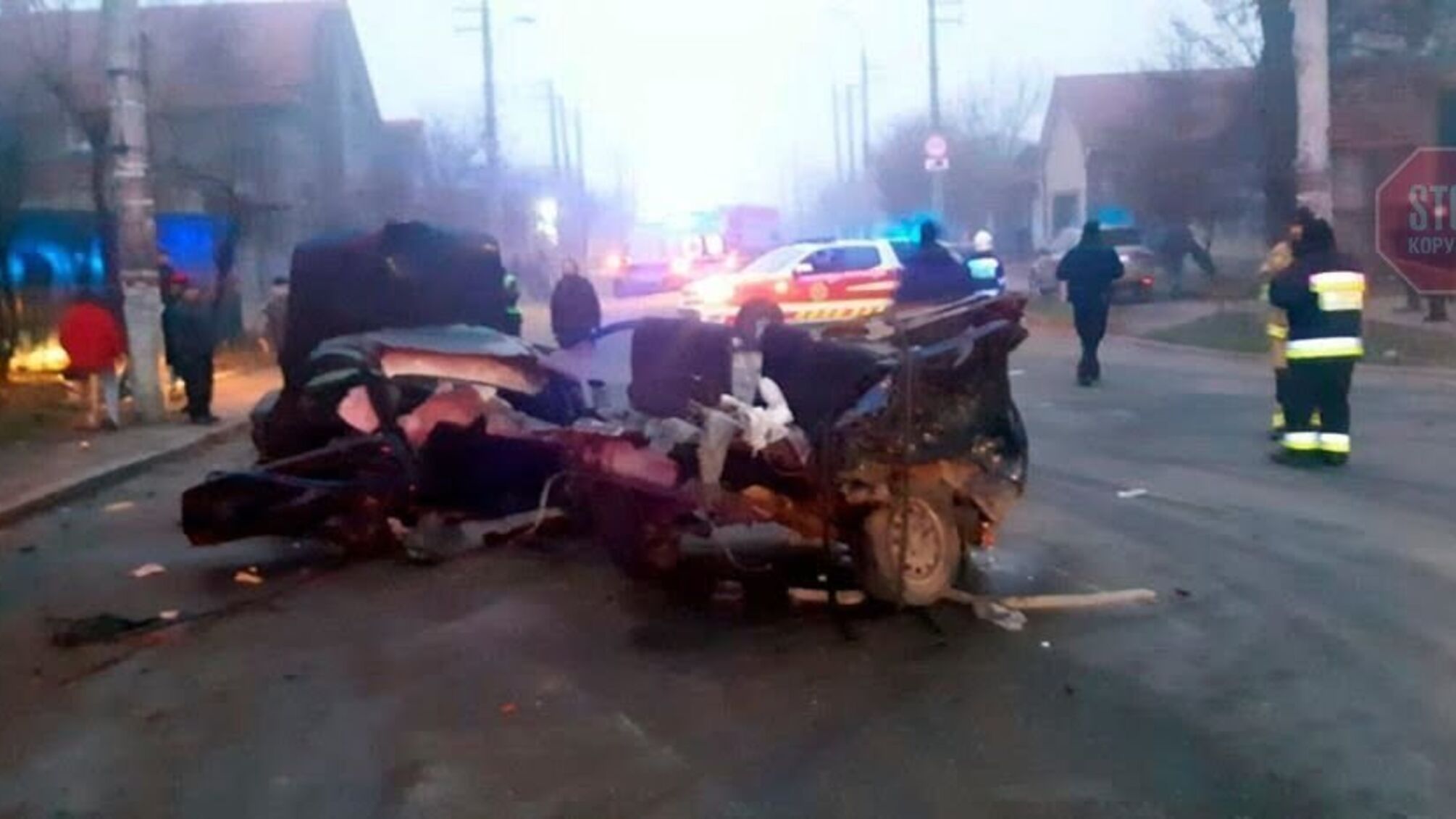 Автівку розірвало на шматки, є жертви: кривава ДТП у Херсоні (фото)