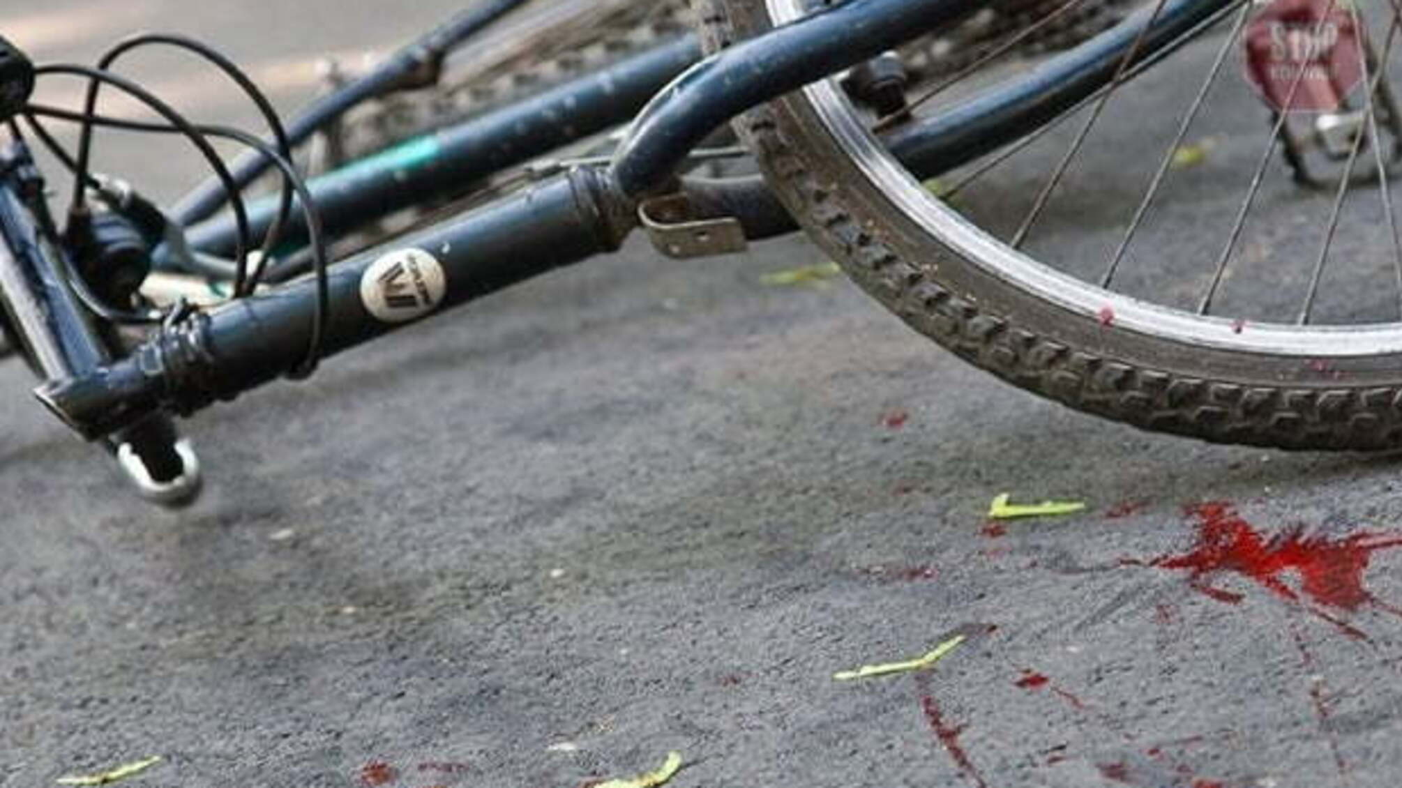 На Івано-Франківщині водійка на іномарці збила велосипедиста: подробиці