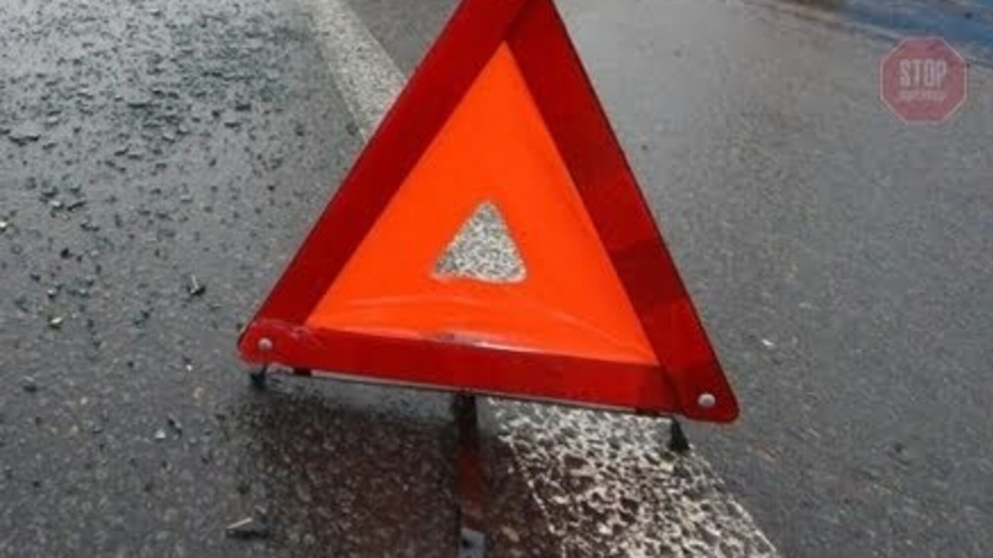 На Донеччині автомобіль скоїв наїзд на двох дітей