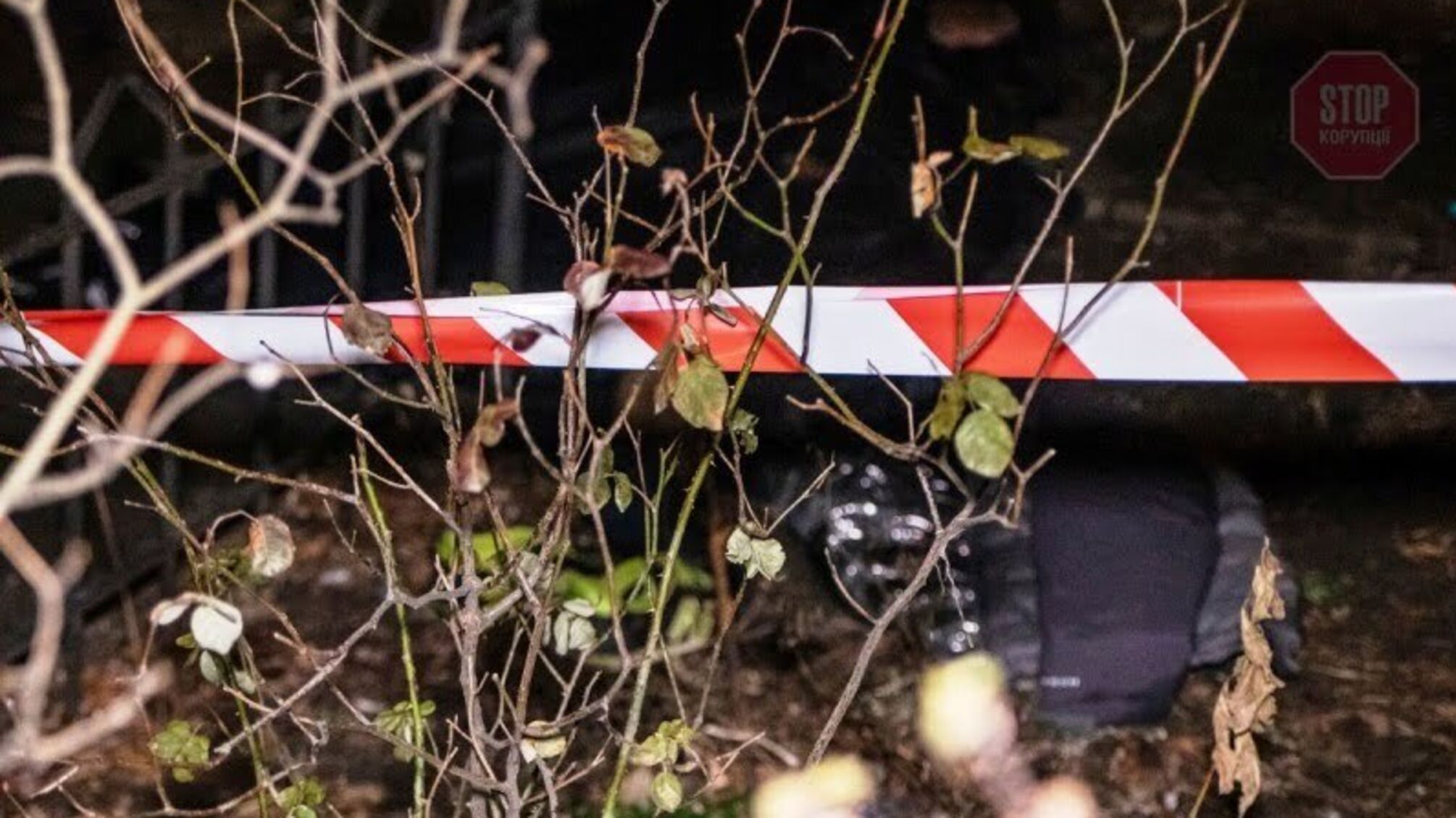 У Києві чоловік розбився при падінні з вікна (фото)