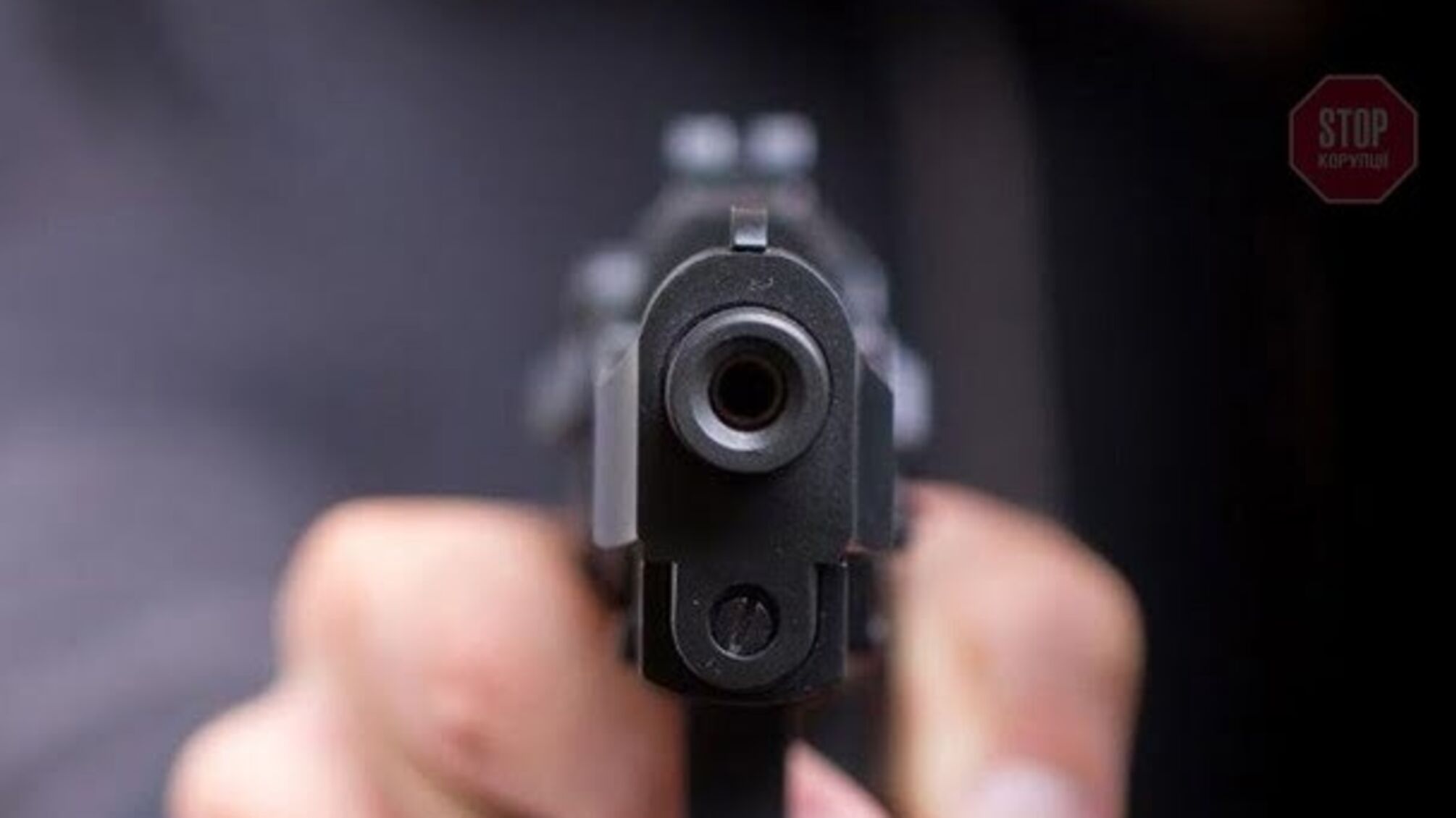 Приставив пістолет і змушував безкоштовно возити: вінницький таксист затримав 'халявника'