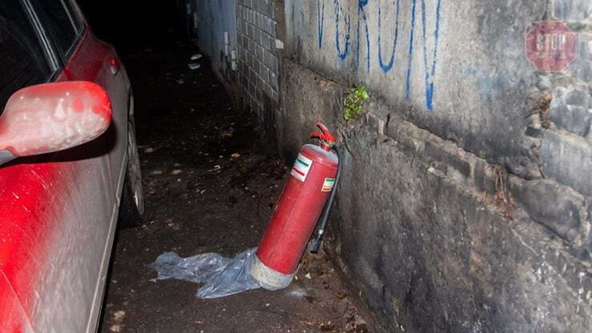 Вибух у Дніпрі: згорів автомобіль і гаражі