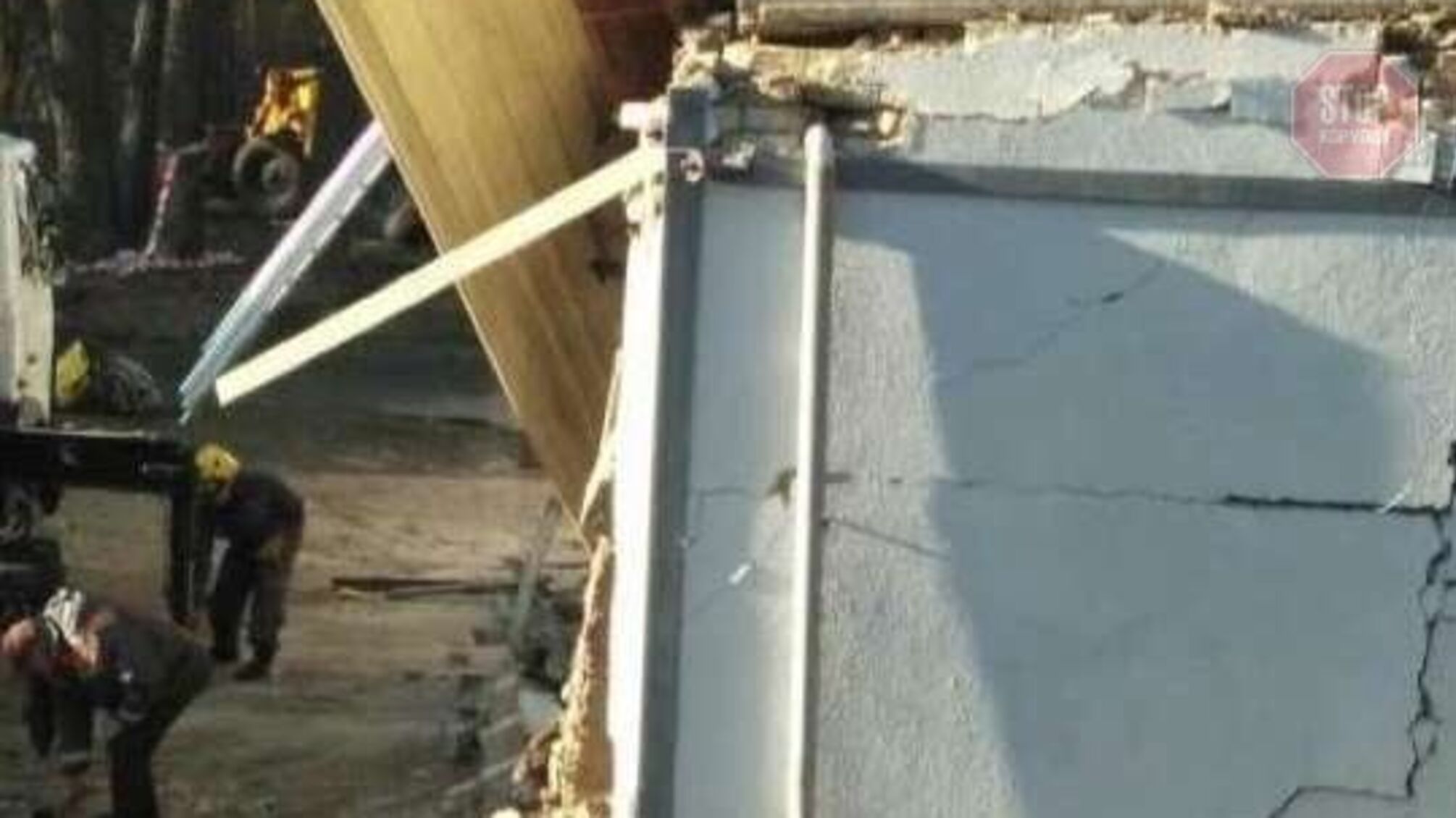 У Києві на території школи стався вибух: подробиці (фото)