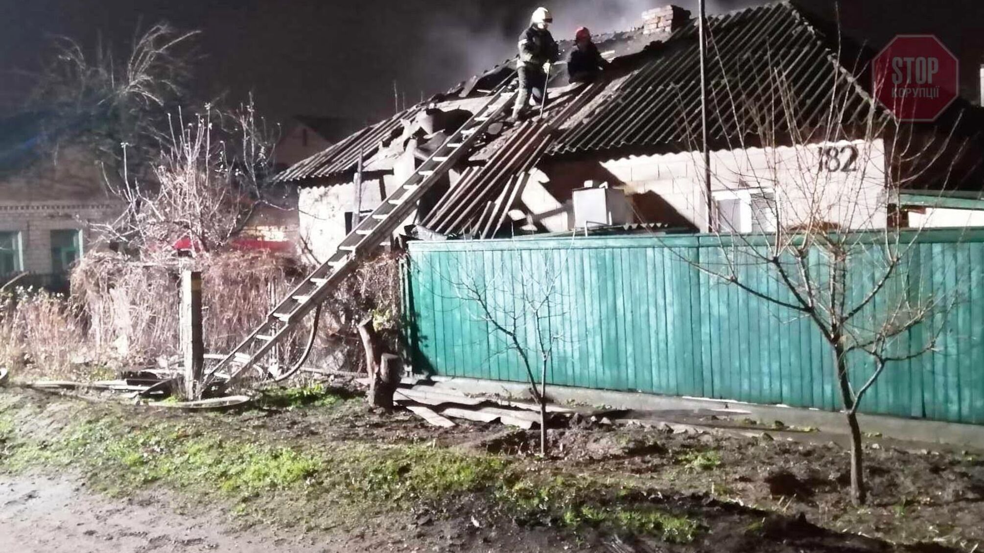 У Запоріжжі під час пожежі у приватному будинку загинула жінка та малолітня дитина (фото)