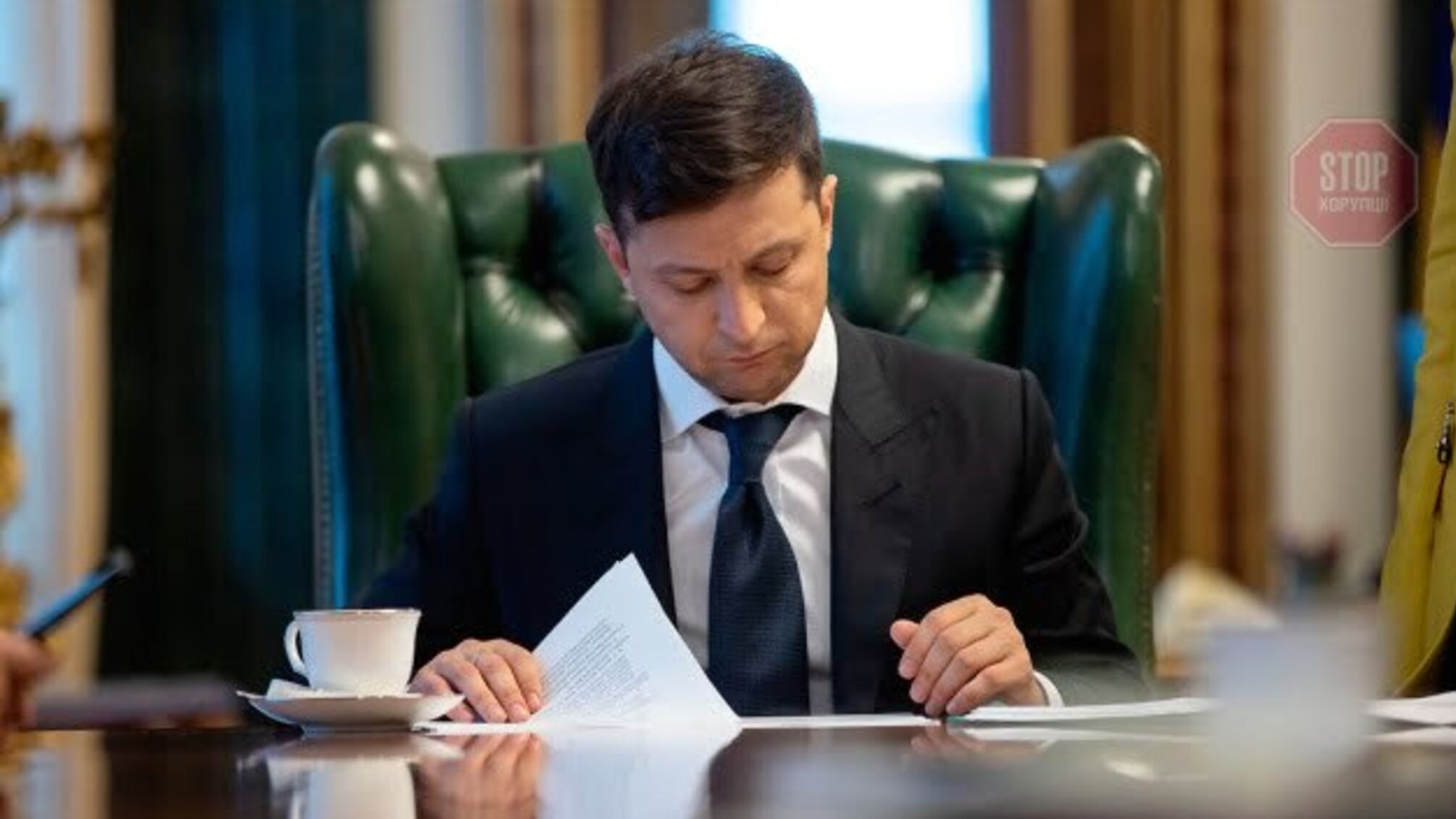 Президент України підписав закон про видачу документів мешканцям зони АТО