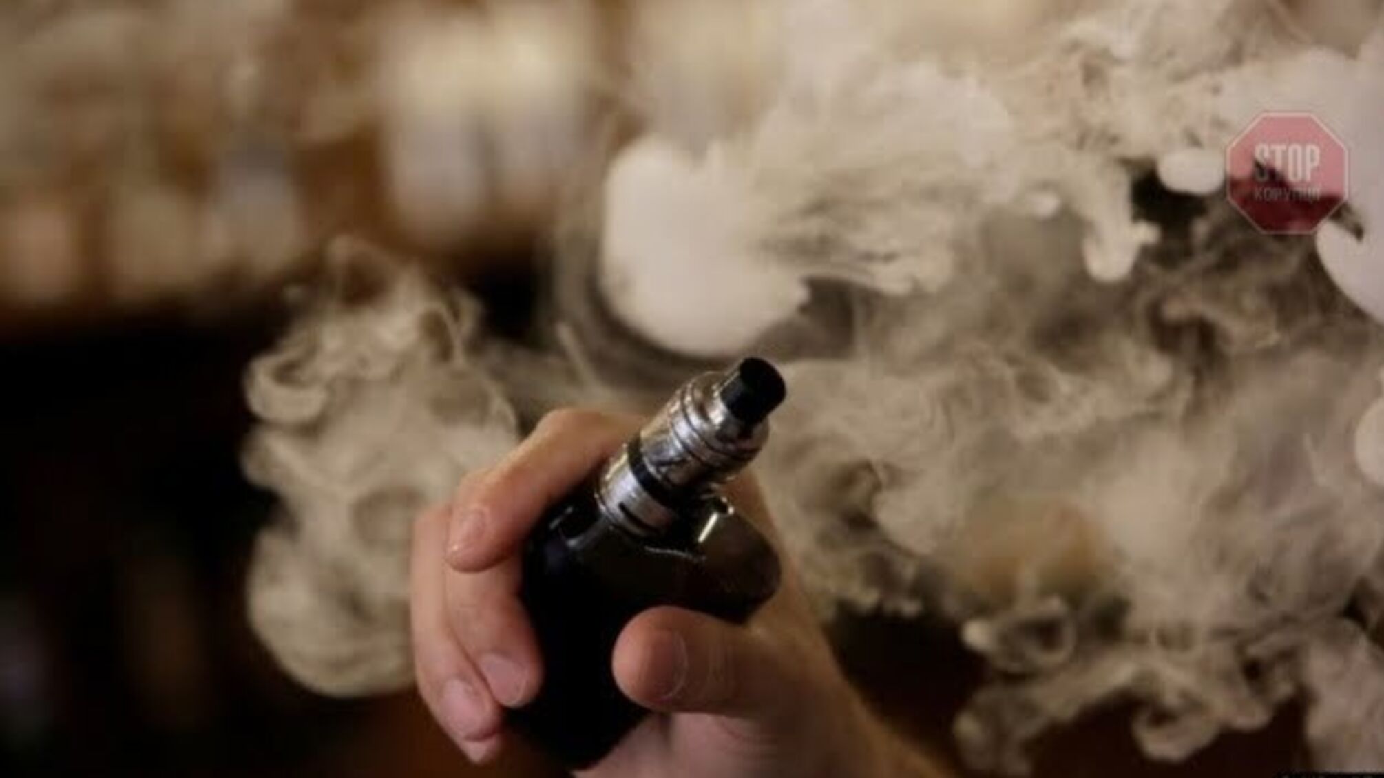 Парламент хоче заборонити паління електронних сигарет в громадських місцях