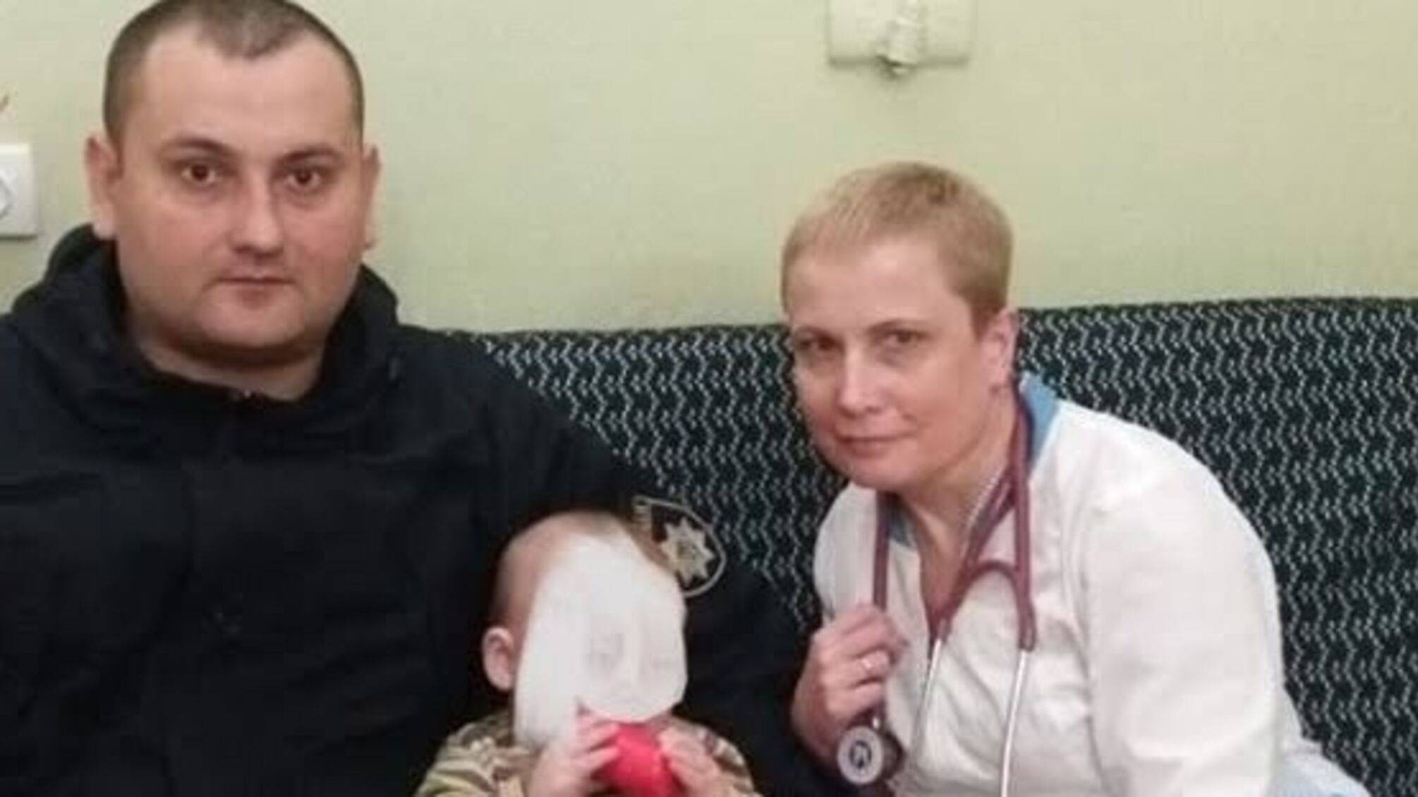 Херсонські медики врятували малюка, якого викинули на мороз неадекватні батьки (фото)