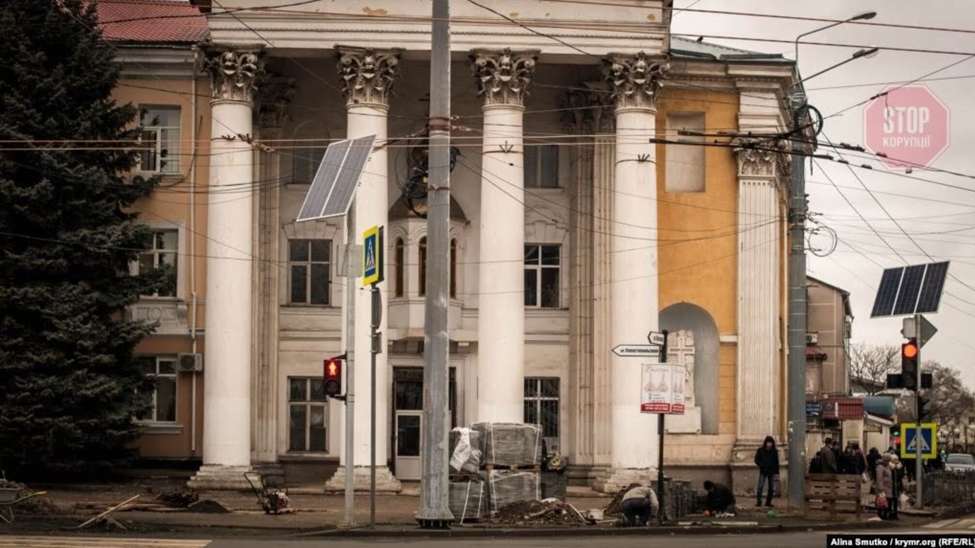 В окупованому Криму робітники обікрали храм ПЦУ
