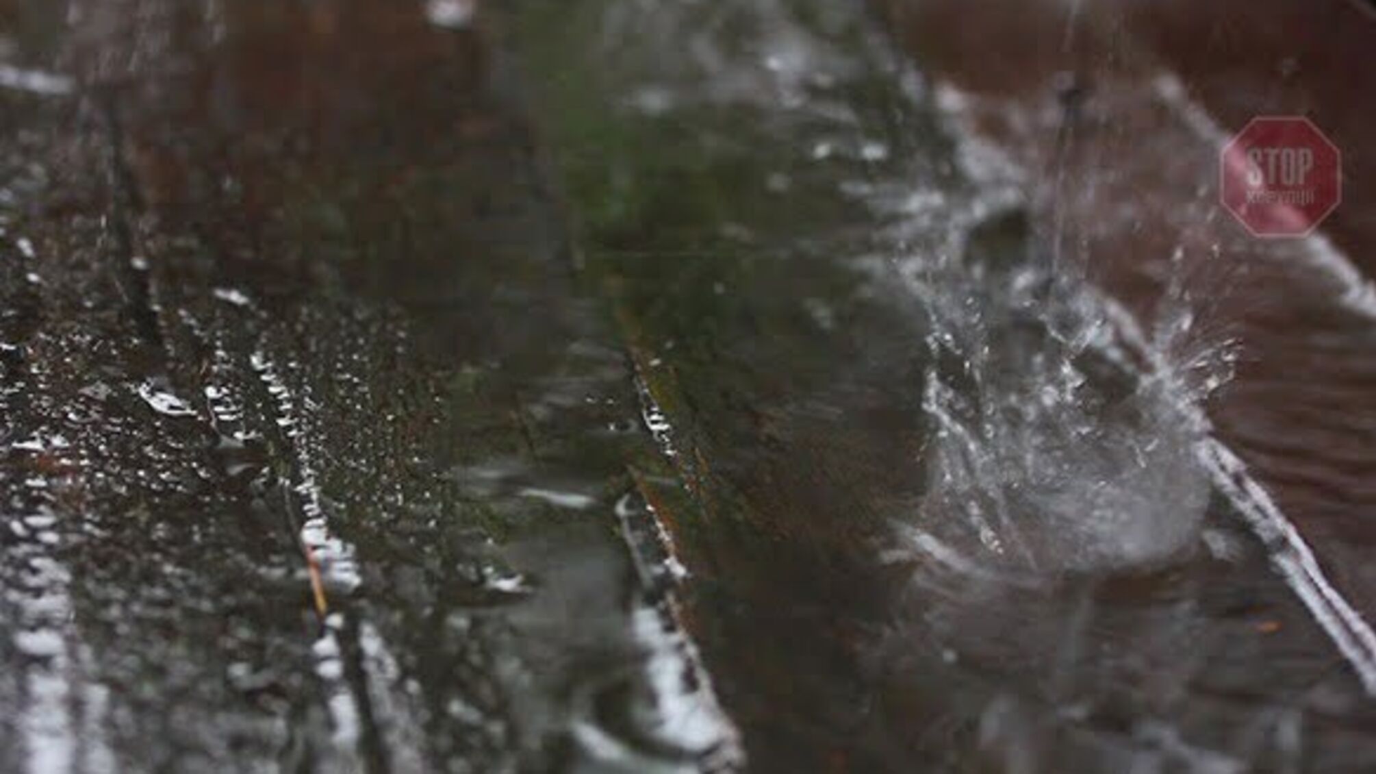 Сьогодні по Україні пройдуть дощі, синоптики обіцяють до +14 градусів тепла