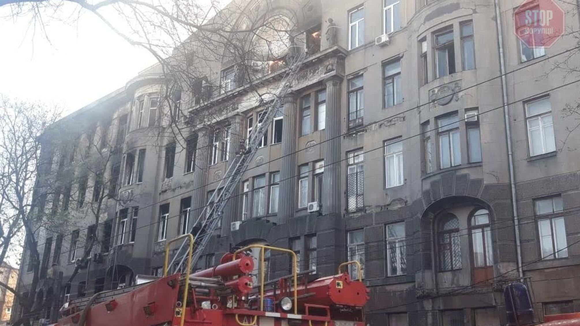 На Одещині досі триває ліквідація пожежі