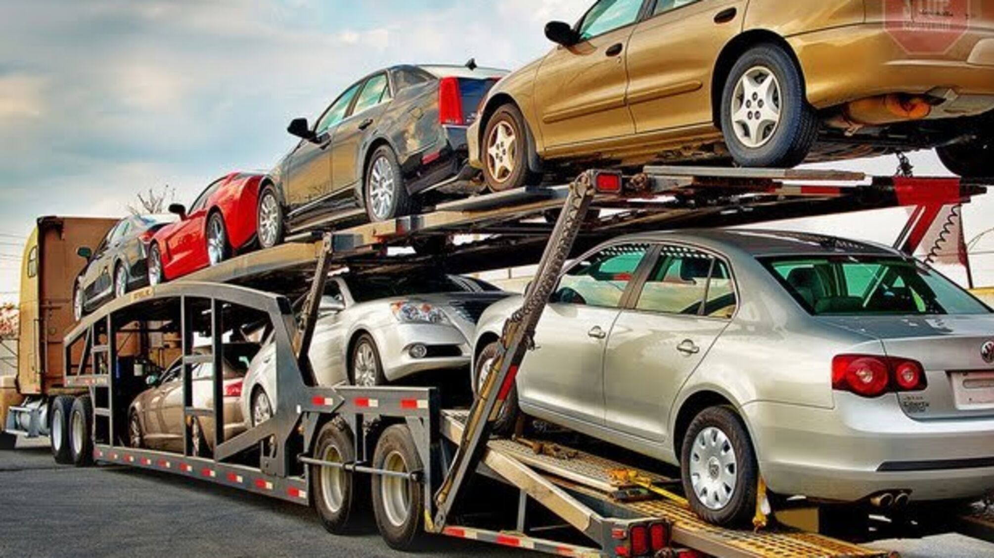 Обдурив митника та заволодів семи автівками - на Одещині затримали експедитора