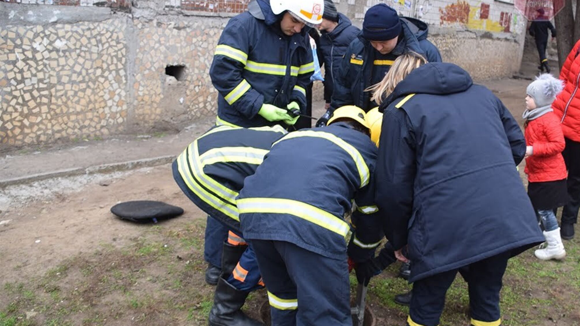 У центрі Миколаєва дитина впала у каналізаційний люк
