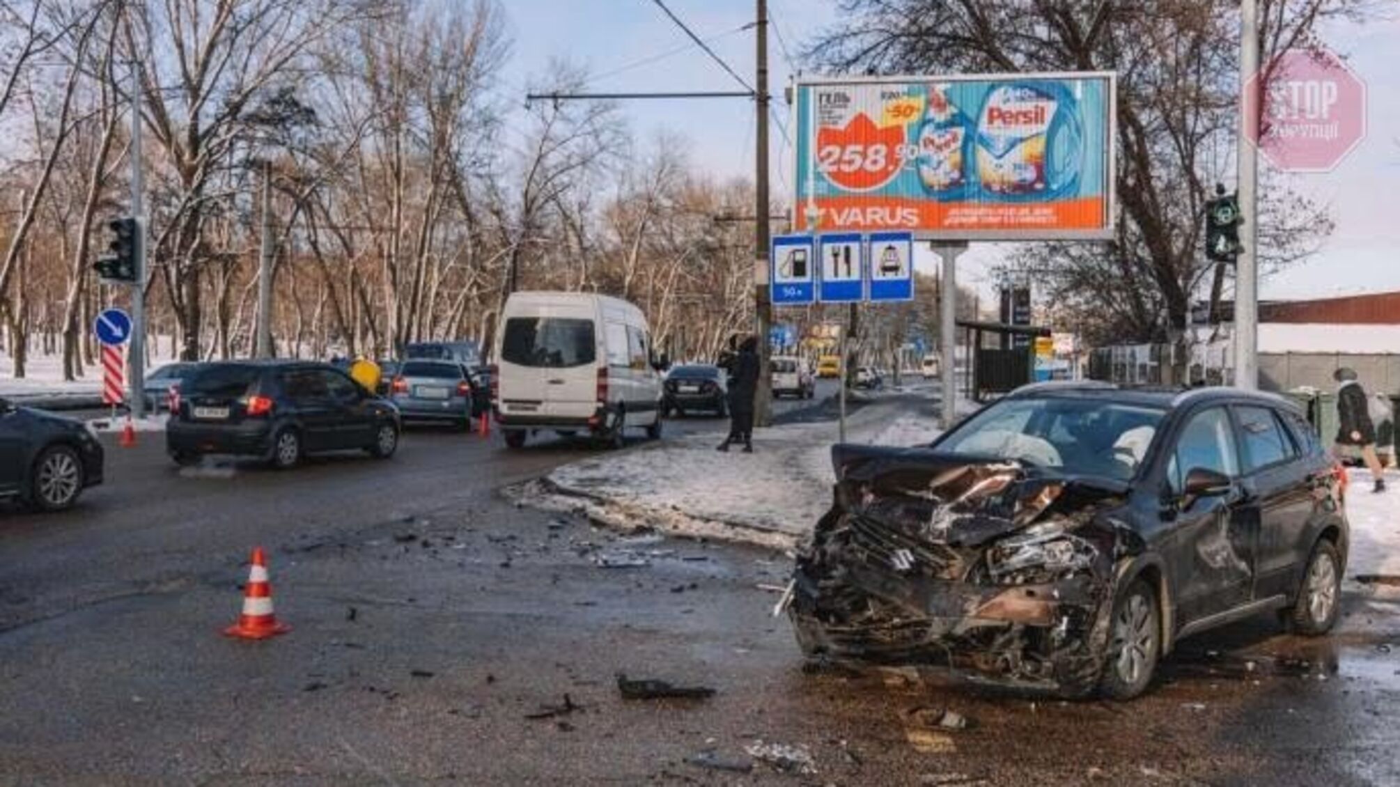 ДТП у Дніпрі: чоловік та дитина потрапили у лікарню (фото)