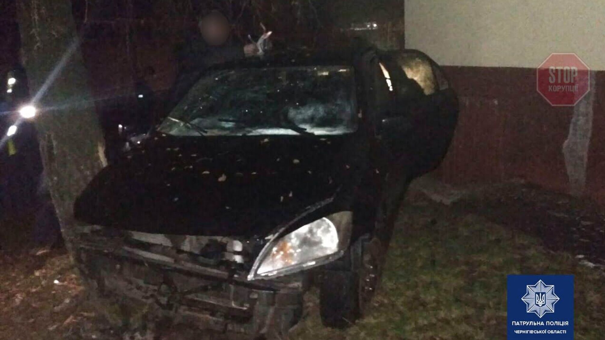 П'яний водій врізався у багатоповерхівку на Чернігівщині