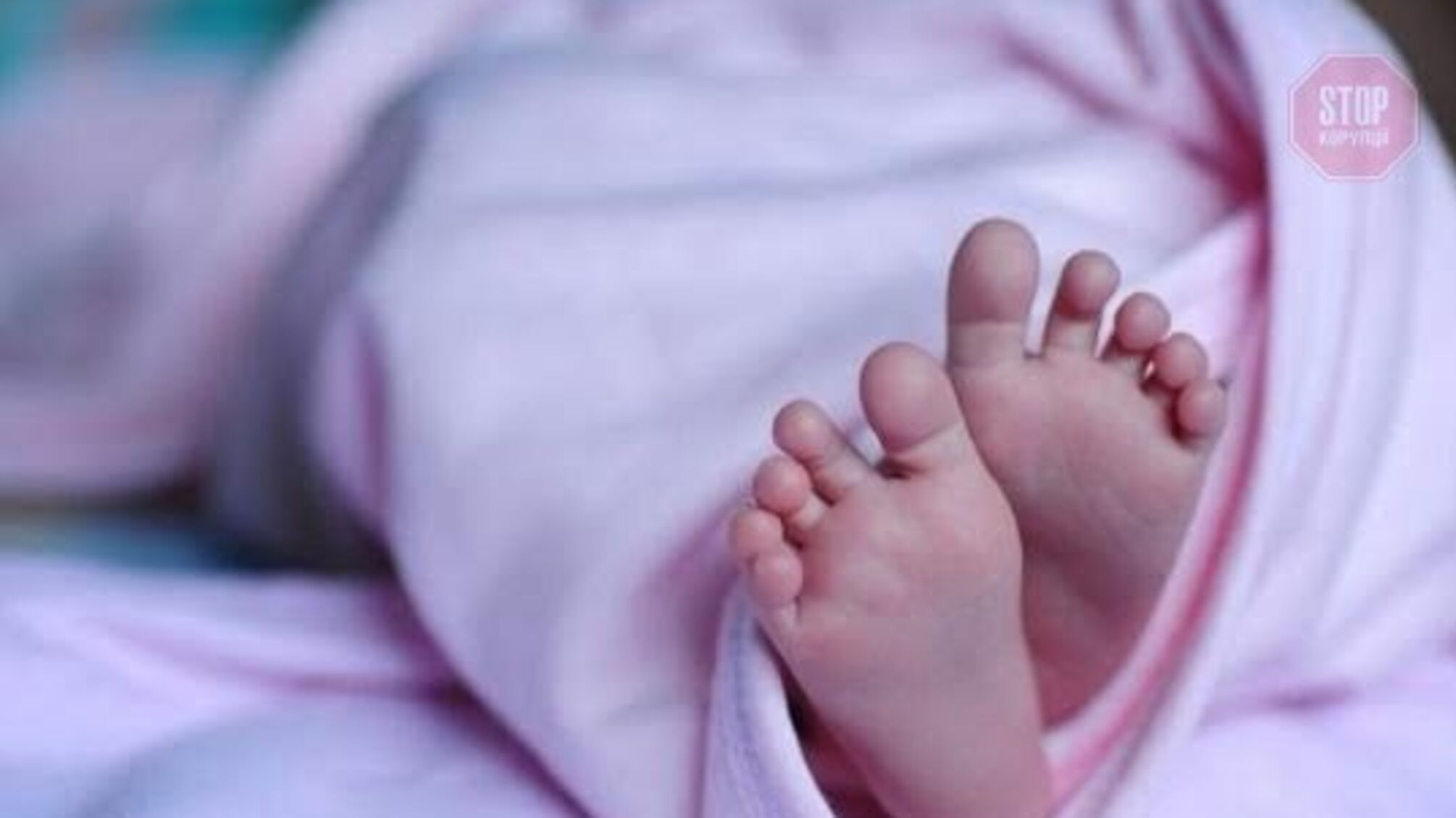 Заважав пити горілку: в Одесі жінка намагалася вбити немовля