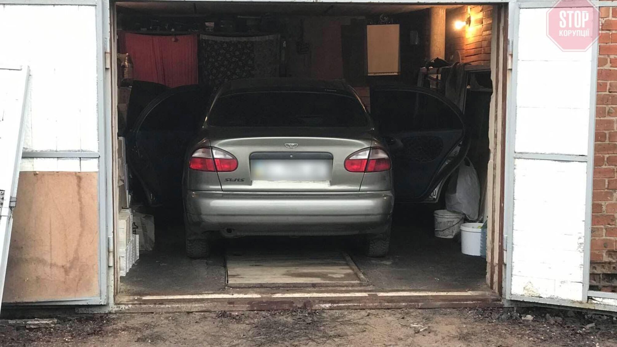 Смерть у гаражі: у Полтаві знайшли тіла пари підлітків