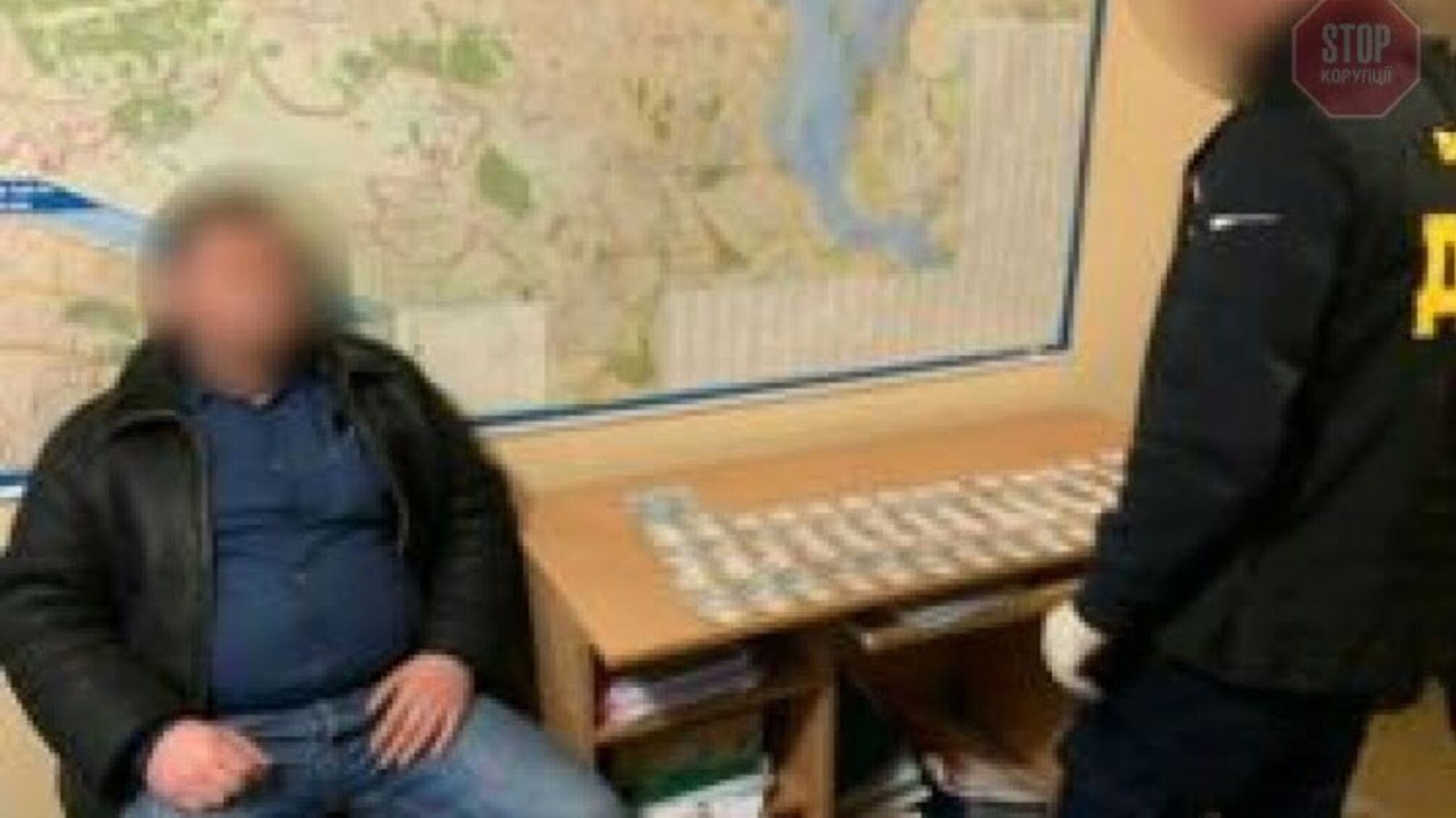 Топчиновниця Дніпровської мерії 'погоріла' на доларовому хабарі