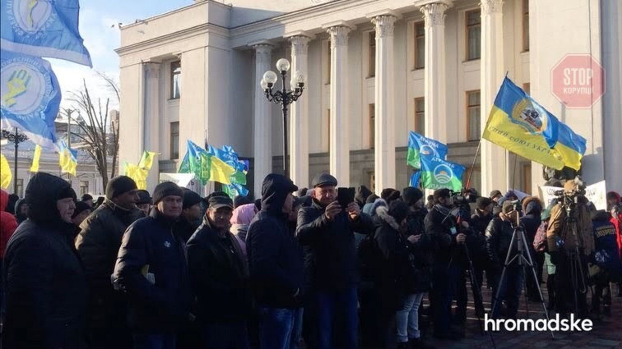 Під Парламентом України відбувається масштабна акція – подробиці