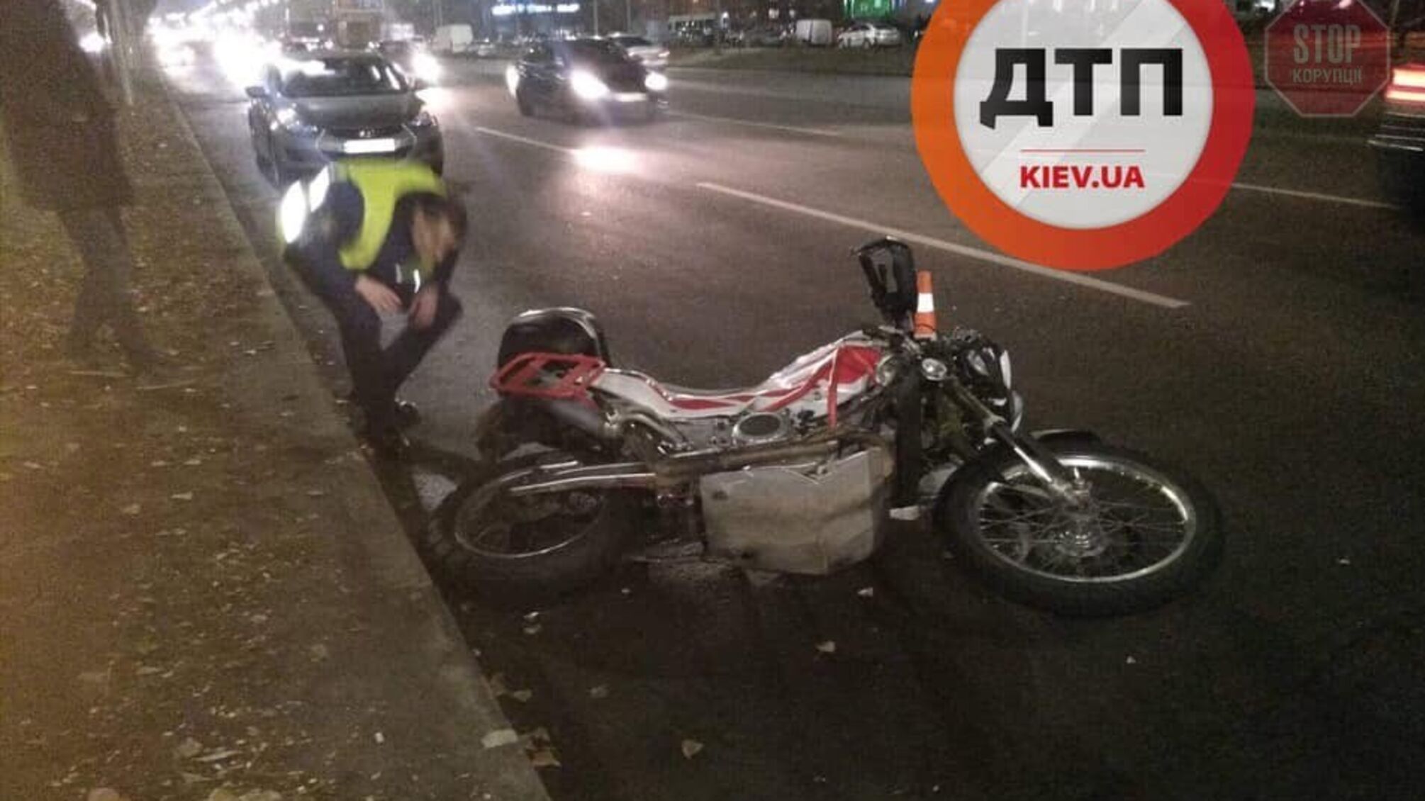 Перебігав дорогу в недозволену місці: в столиці мотоцикліст збив насмерть пішохода