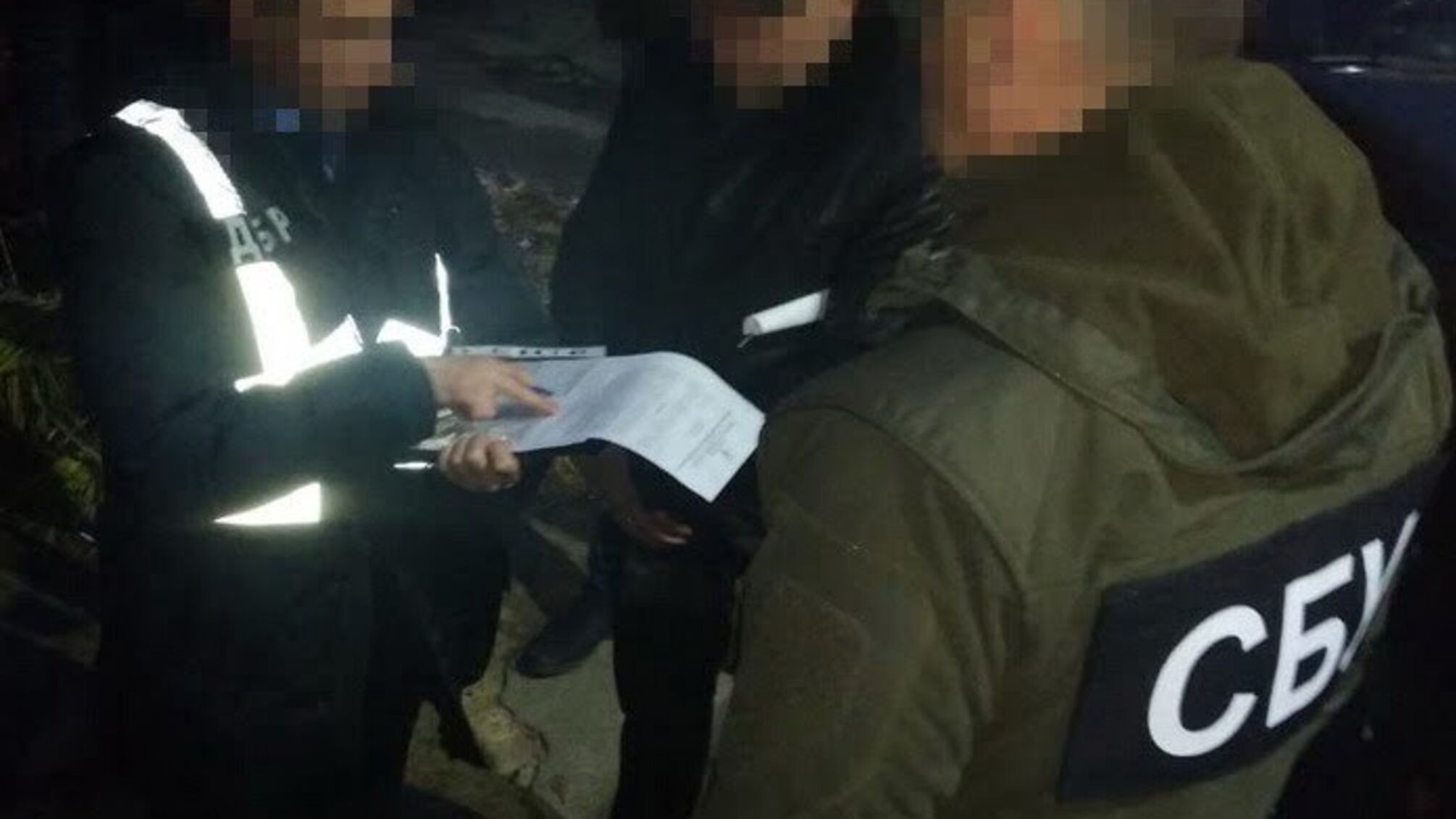 Чиновник з міграційної служби систематично вимагав хабарі від іноземців