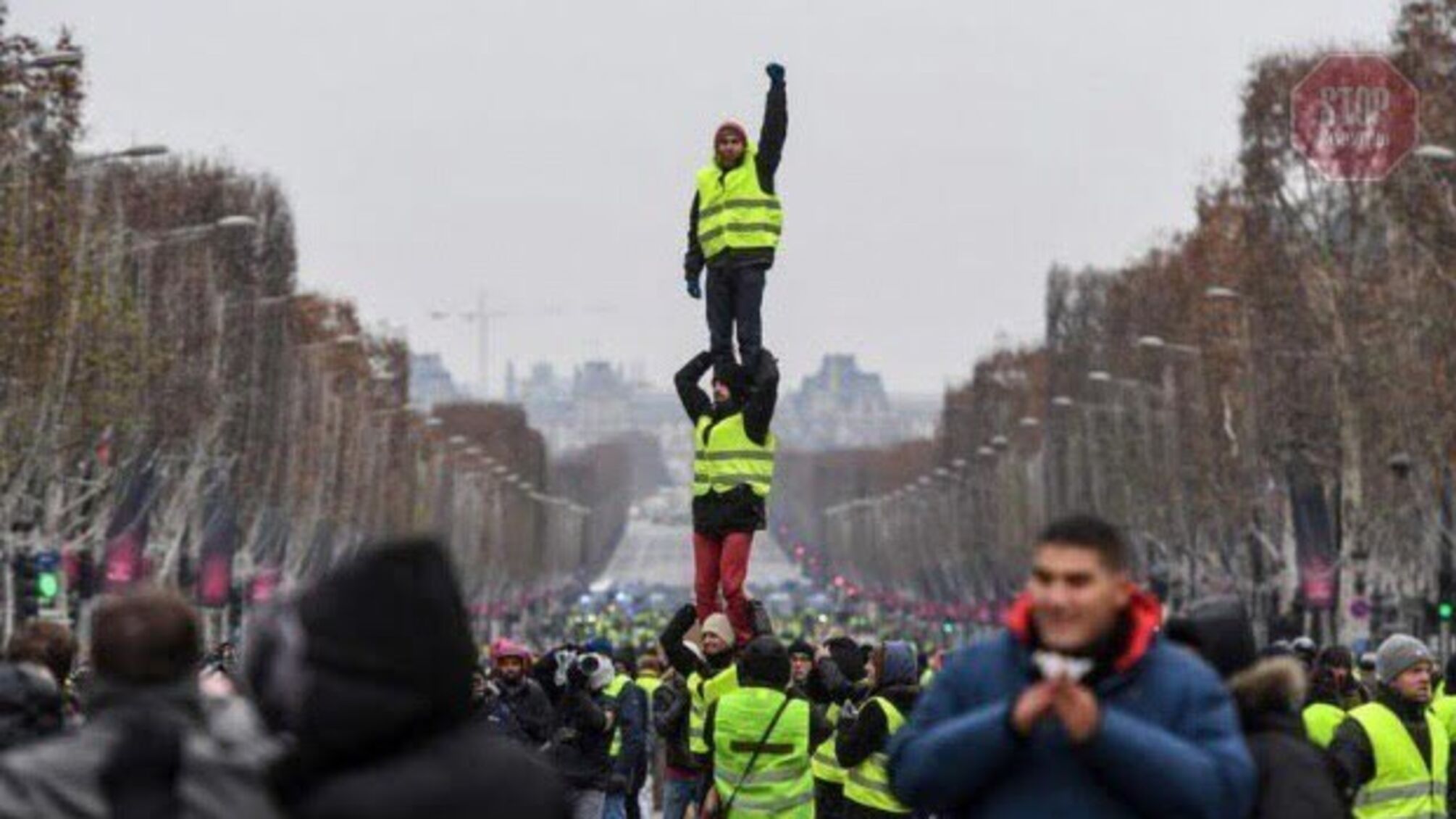 Попри масштабні протести, у Франції планують продовжити пенсійну реформу