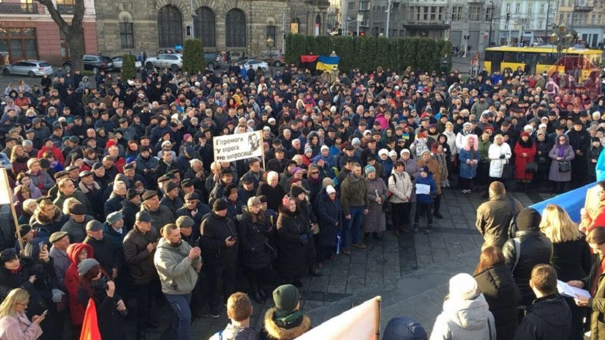 У Львові та Києві декілька тисяч людей вийшли на протести проти капітуляції (фото)