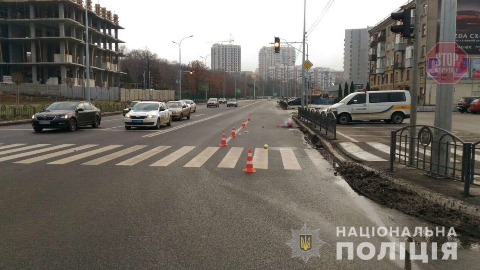 У Харкові поліцейські розшукують кермувальника-втікача, який збив жінку на пішохідному переході