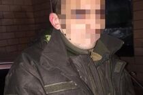 На Київщині затримали патрульного поліцейського, який “підробляв” продажом наркотиків (фото)