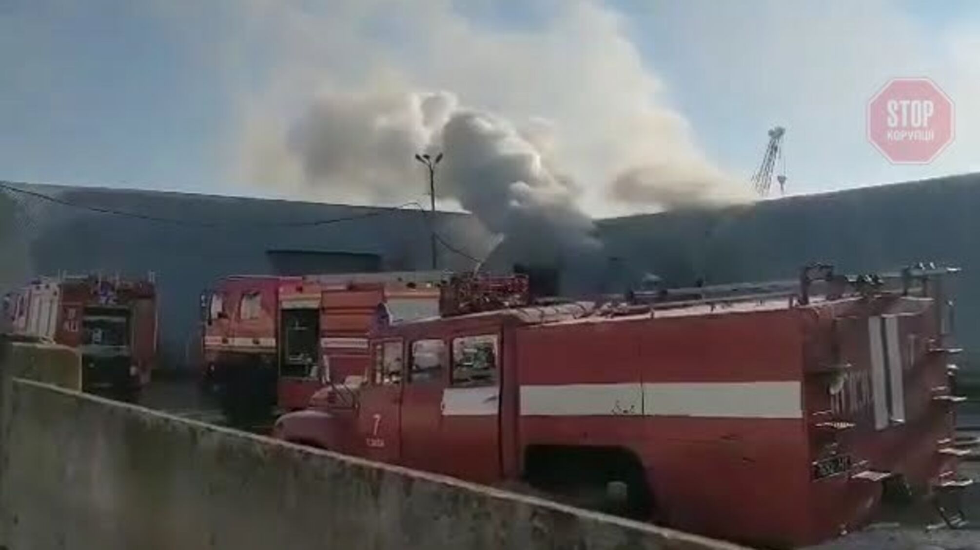 В Одесі горить найбільший ринок (відео)