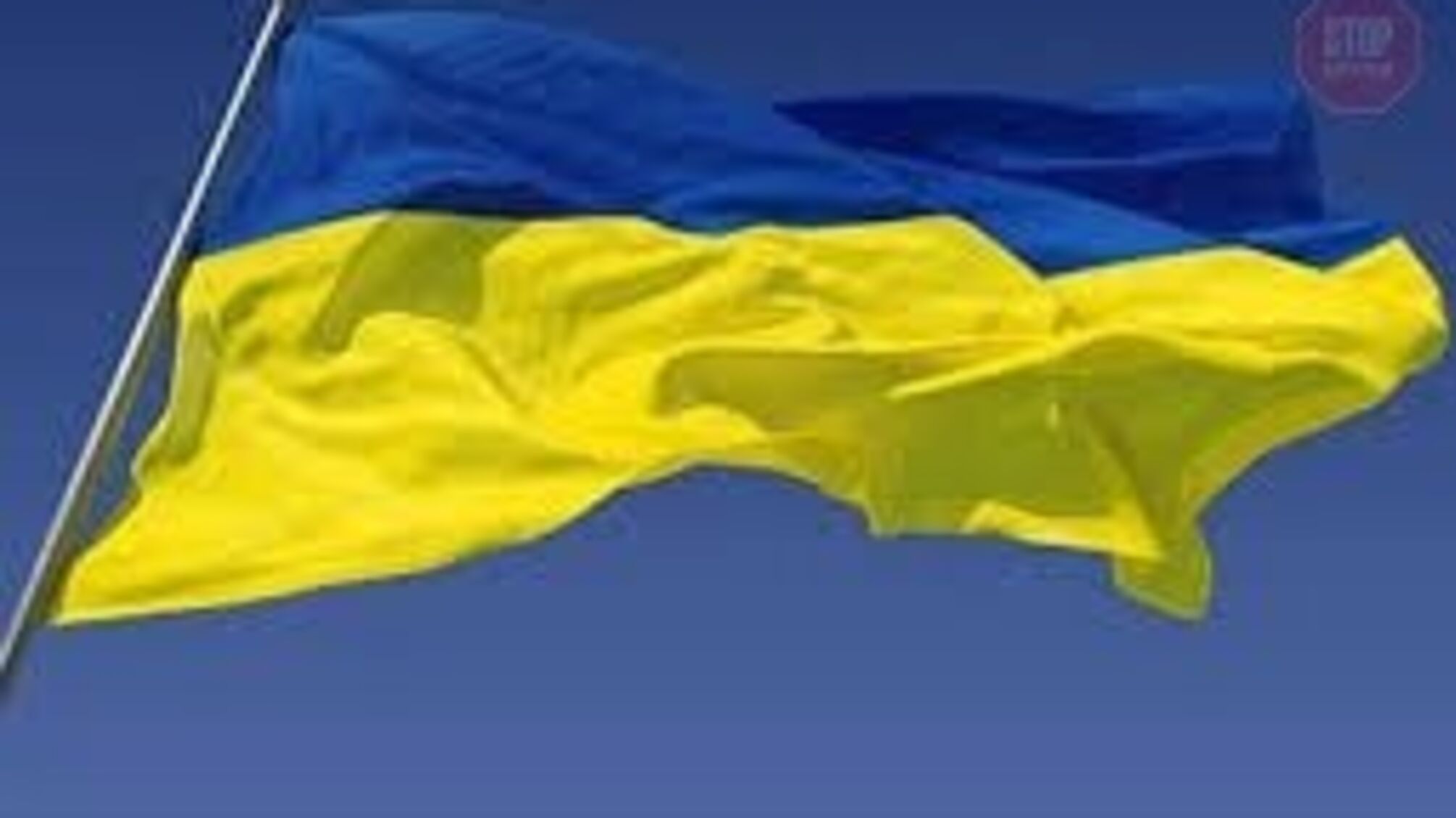 Поглумилися над Героєм України: на Сумщині чоловіки зняли прапор з могили
