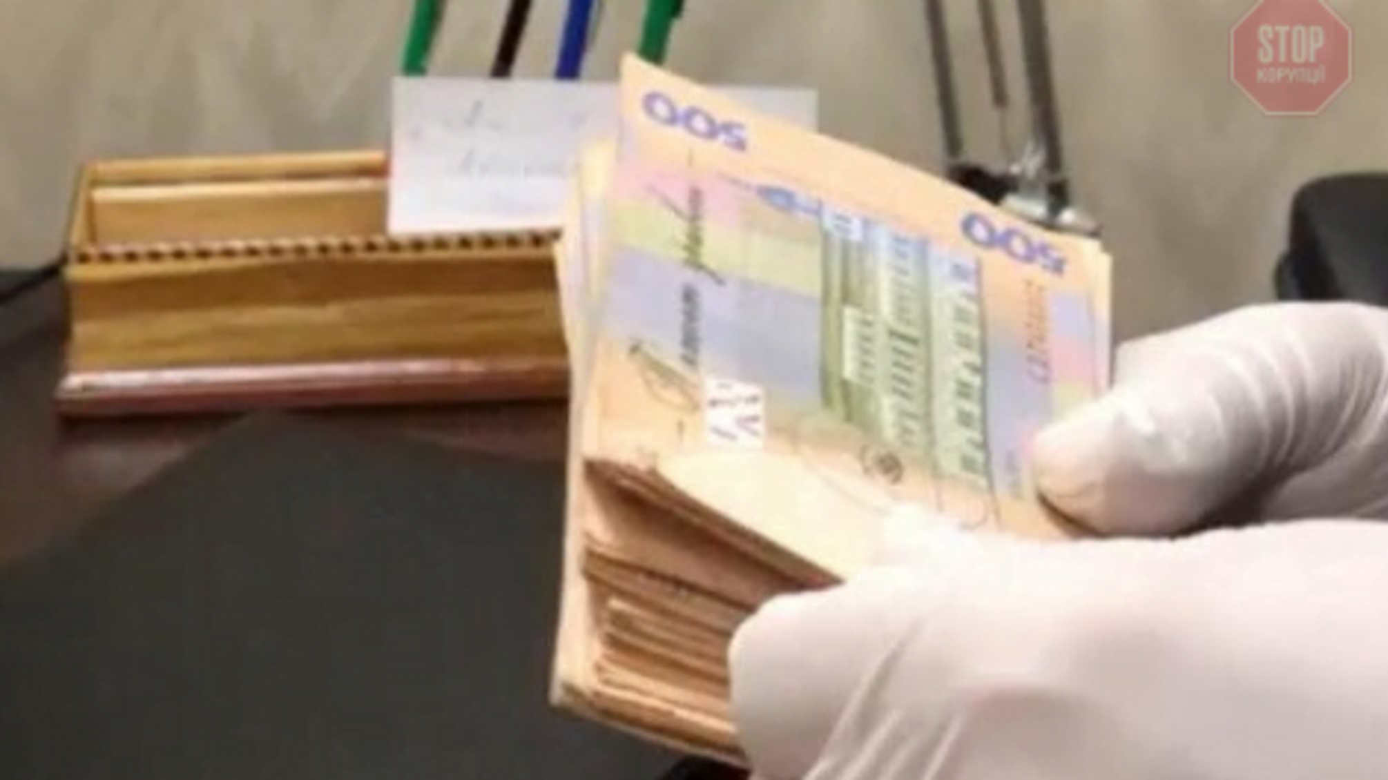 На Черкащині керівника комунального медзакладу викрили на корупції при закупівлі обладнання (фото)