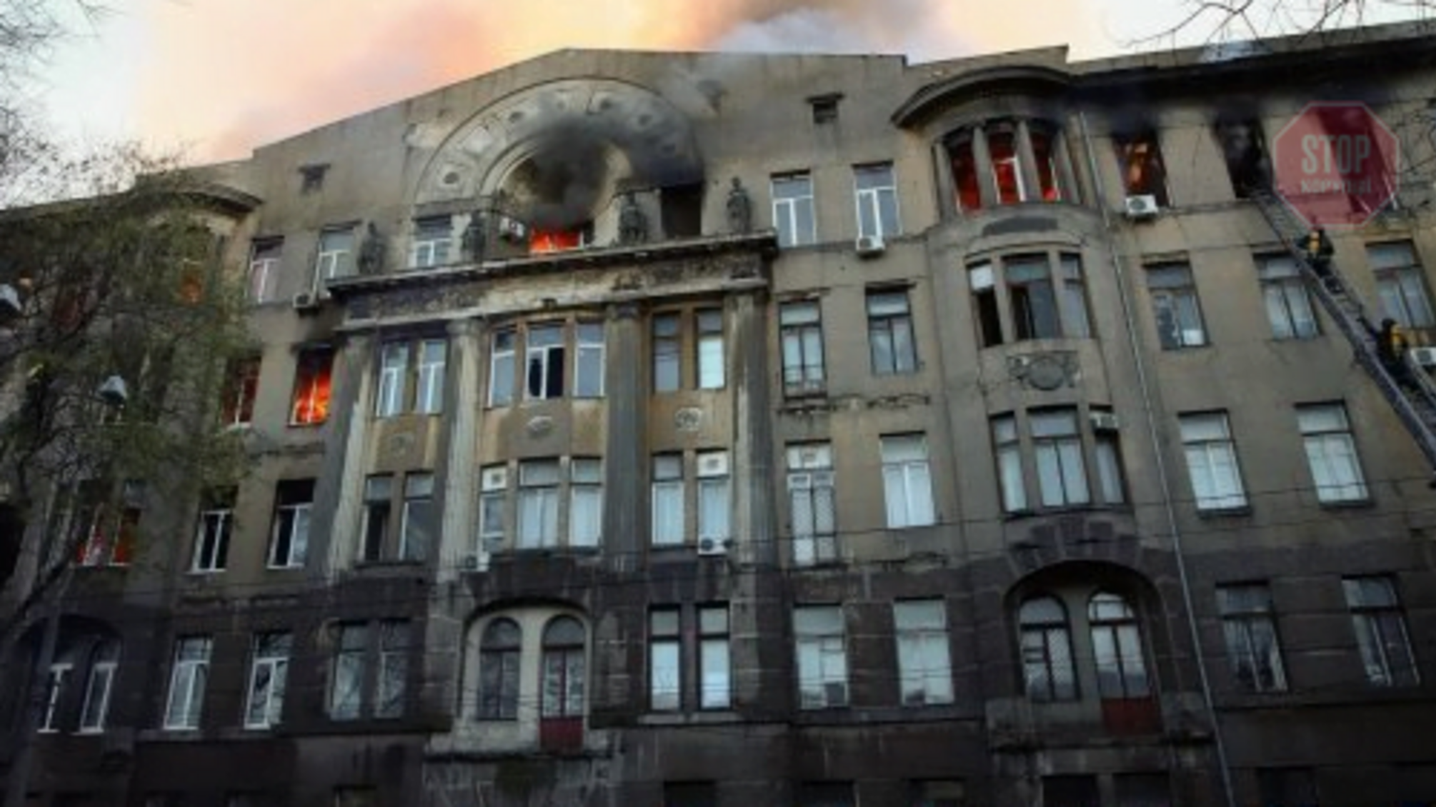 Рятувальники виявили третю жертву одеської пожежі (відео)