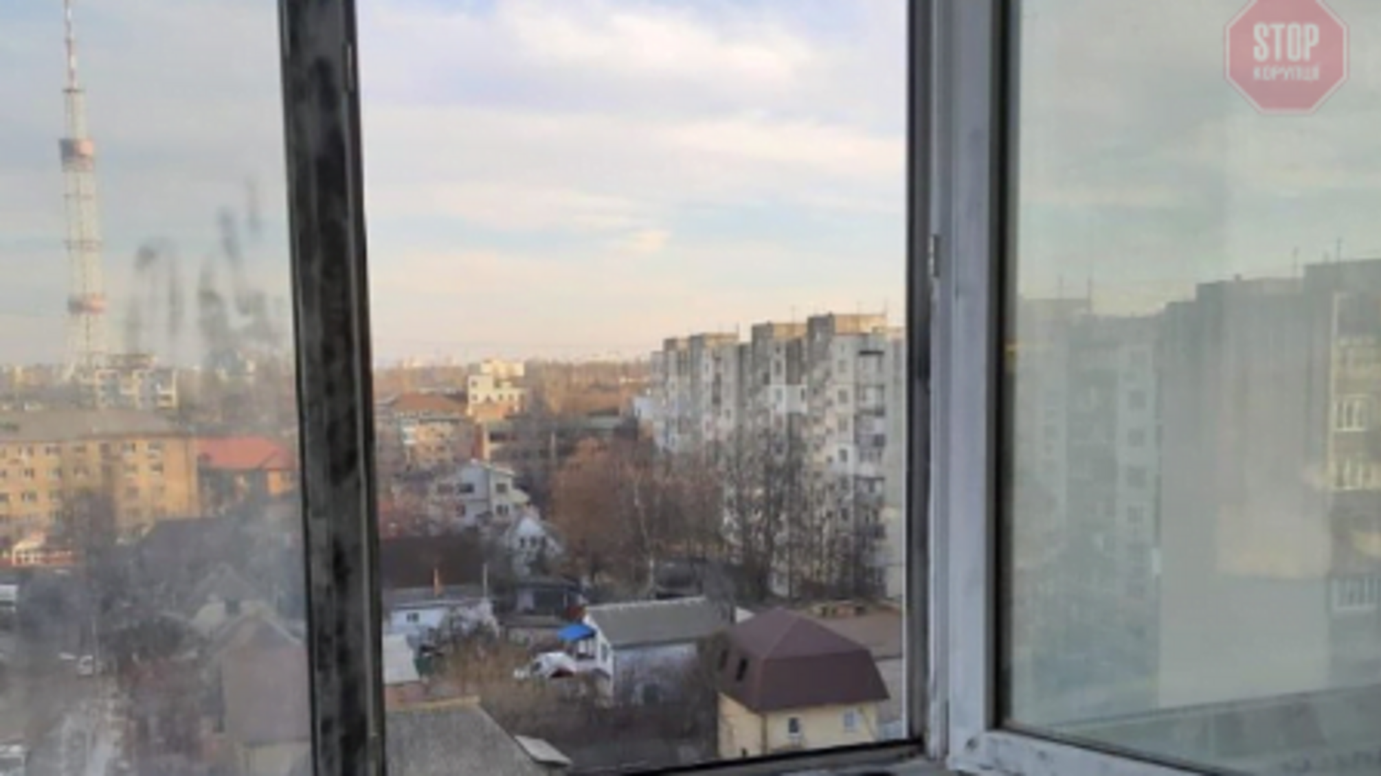 У Києві підліток вистрибнув з вікна 10-поверху (фото)