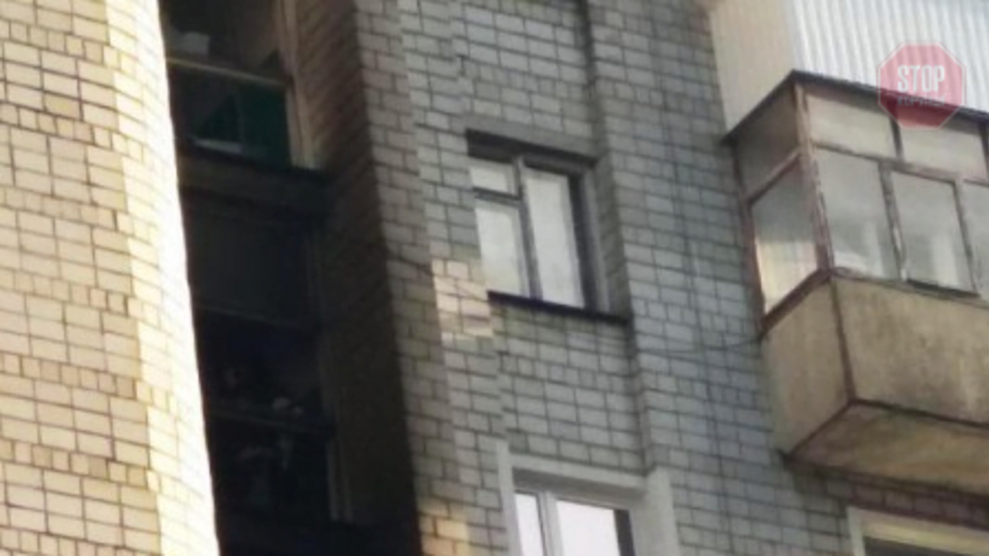 У житловому будинку стався вибух і пожежа: у Львові шукали сліди вибухових речовин (фото)