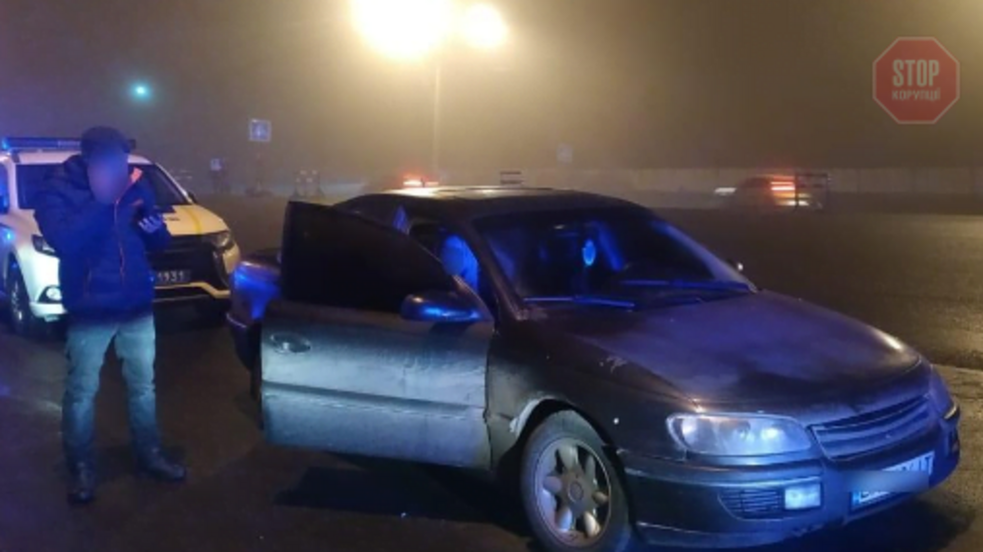 На Київщині п'яна жінка вдарила поліцейського ногою в голову, у потерпілого струс мозку (фото)