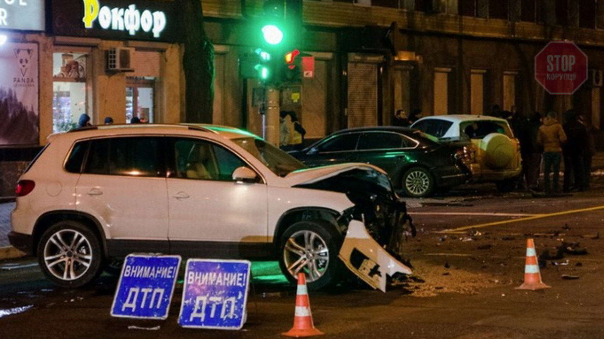 У центрі Донецька сталося ДТП, є постраждалий (фото)