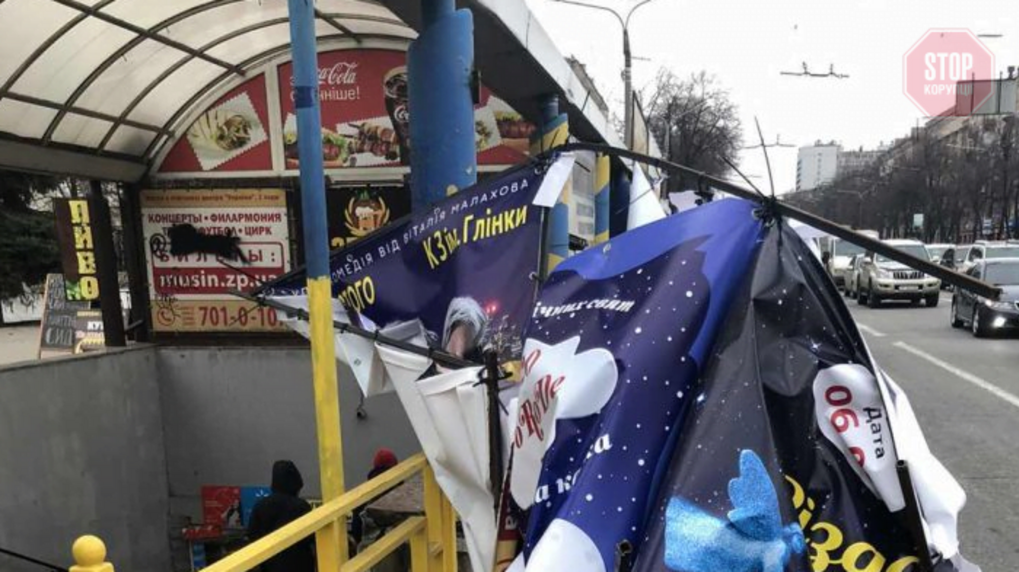 У Запоріжжі автобус в'їхав у підземний перехід: подробиці (фото)