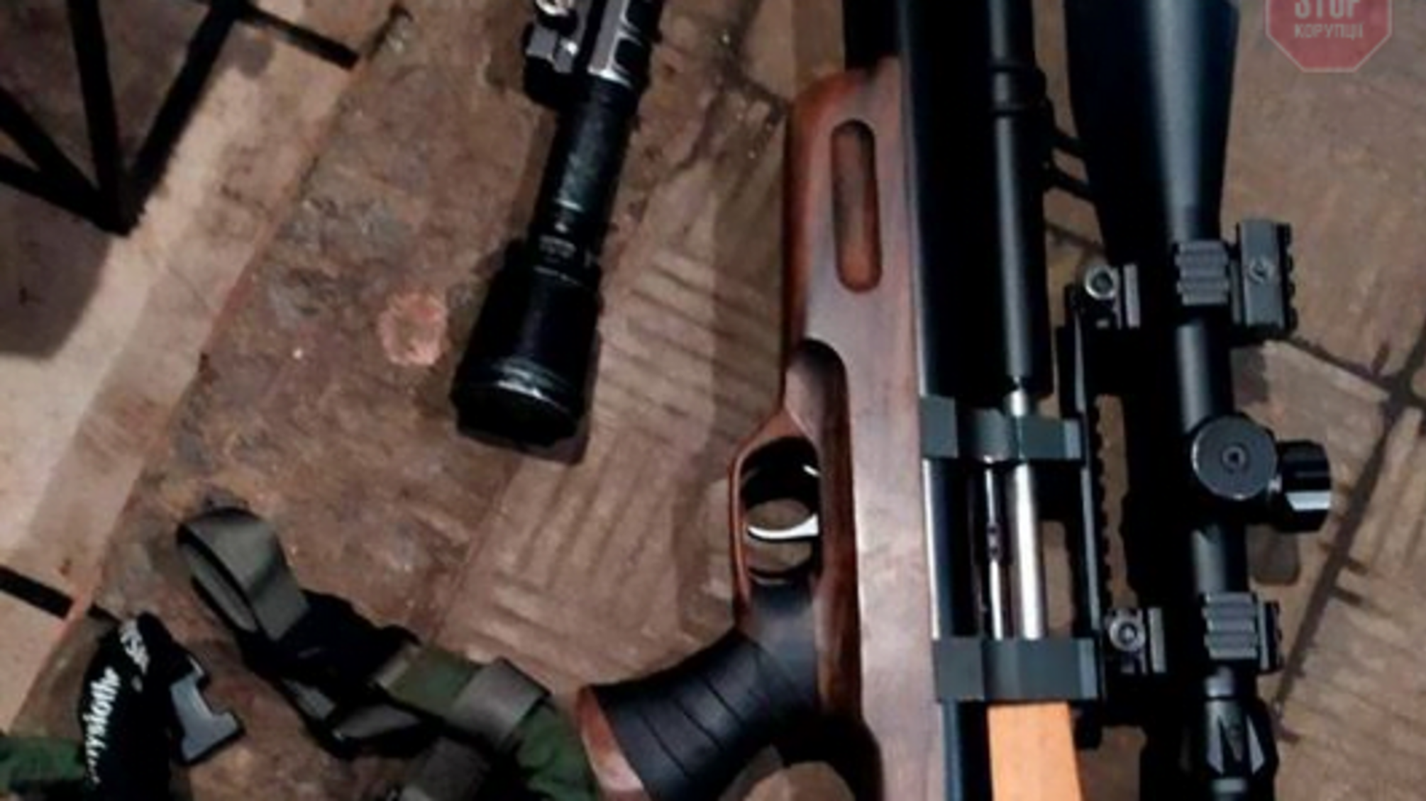 У Полтаві поліція затримала чоловіка з гвинтівкою та приладом нічного бачення (фото)