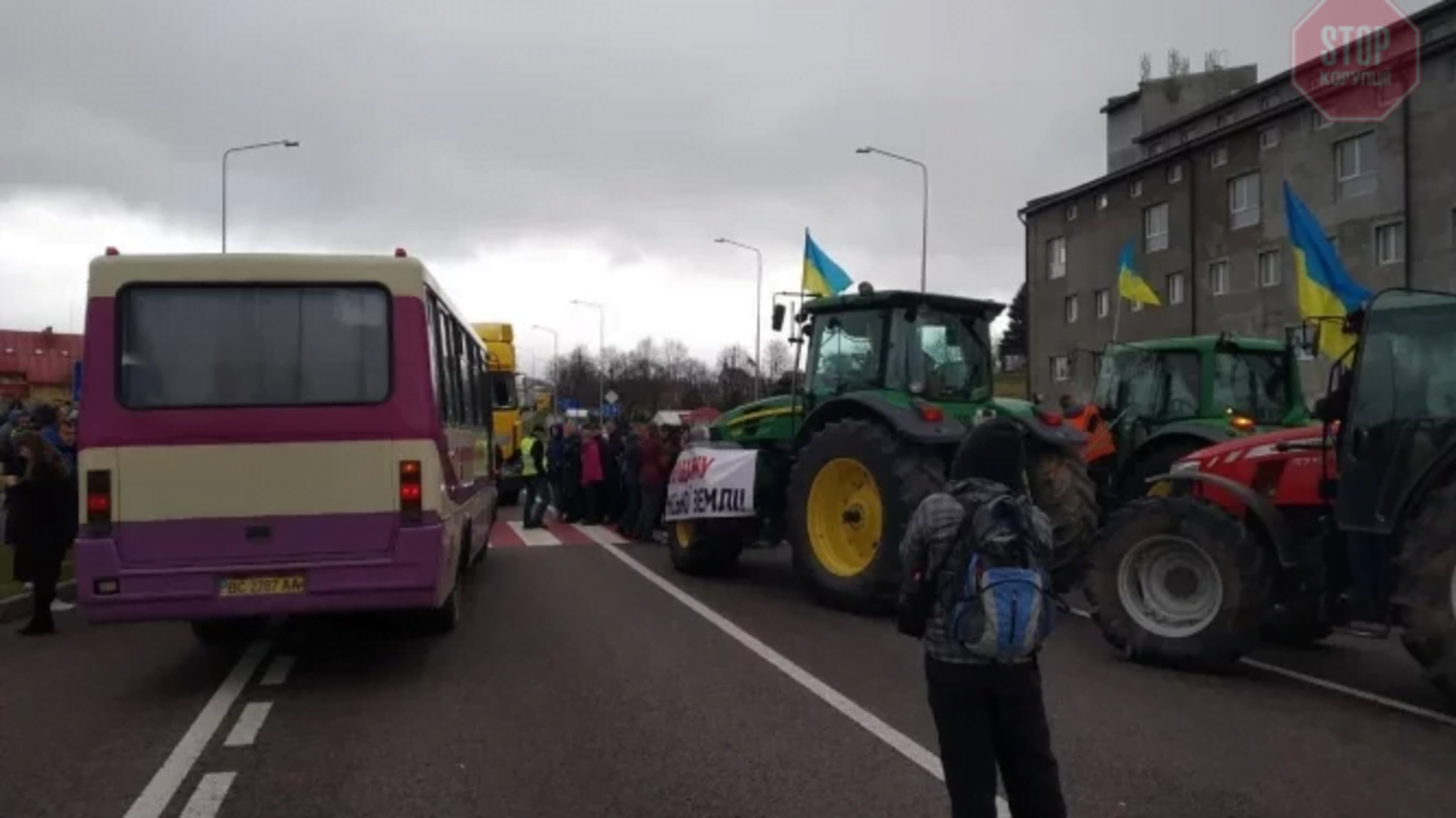 Траси в 7 областях перекриті: українці протестують проти ринку