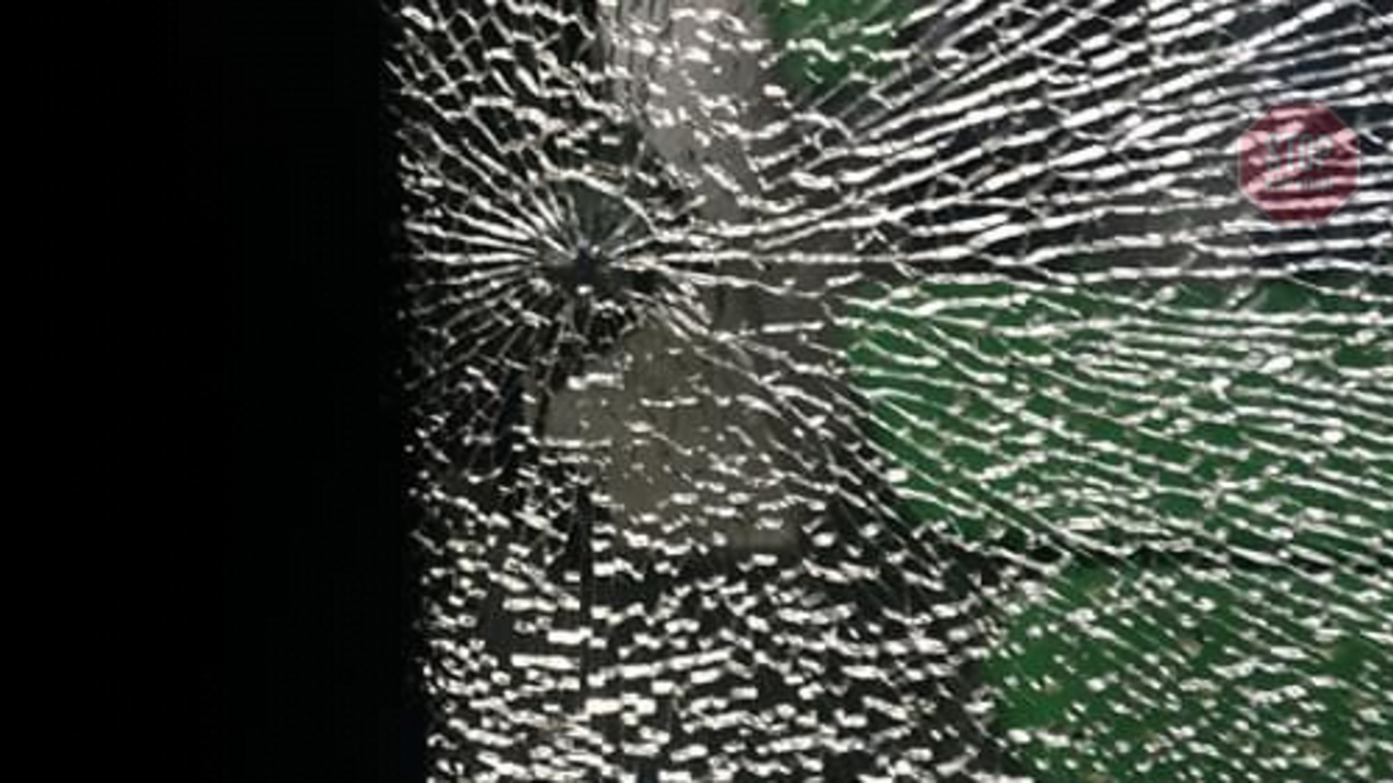 У Львові невідомі обстріляли автобус (фото, відео)